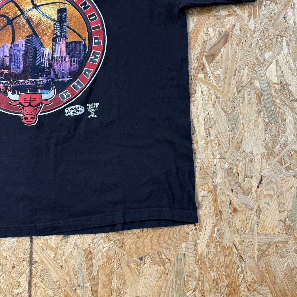 Starter Starter Chicago Bulls t-shirt 1998 3-peat repeat vintage nba Size US XL / EU 56 / 4 - 7 Thumbnail
