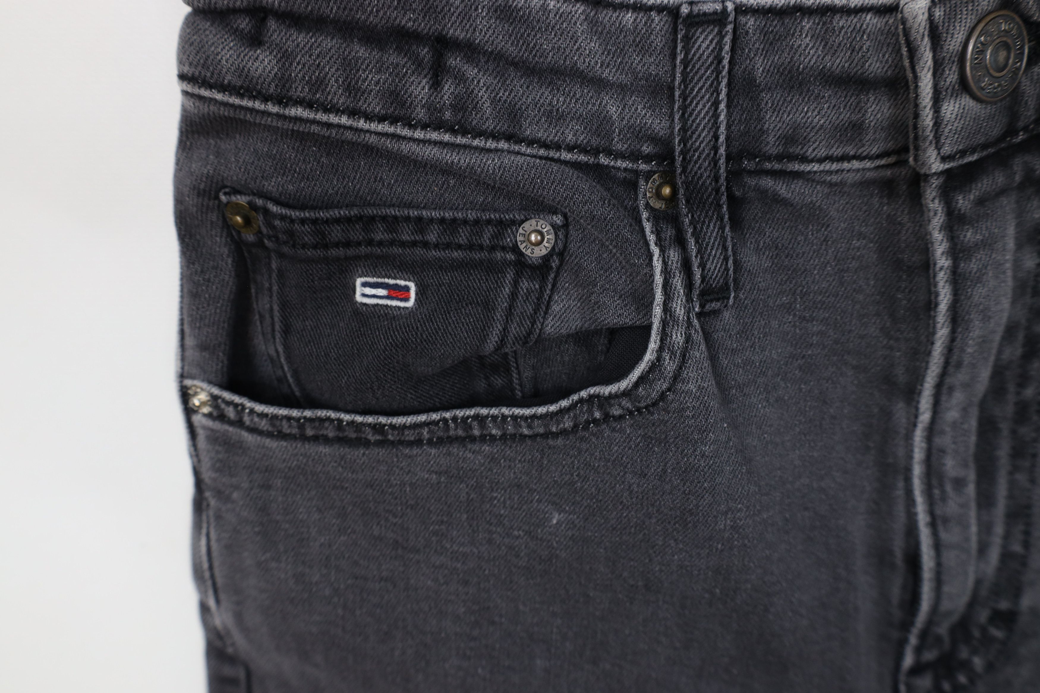 Tommy Hilfiger Vintage Y2K Tommy Hilfiger Spell High Rise Tapered Leg Jeans Size 27" / US 4 / IT 40 - 6 Thumbnail