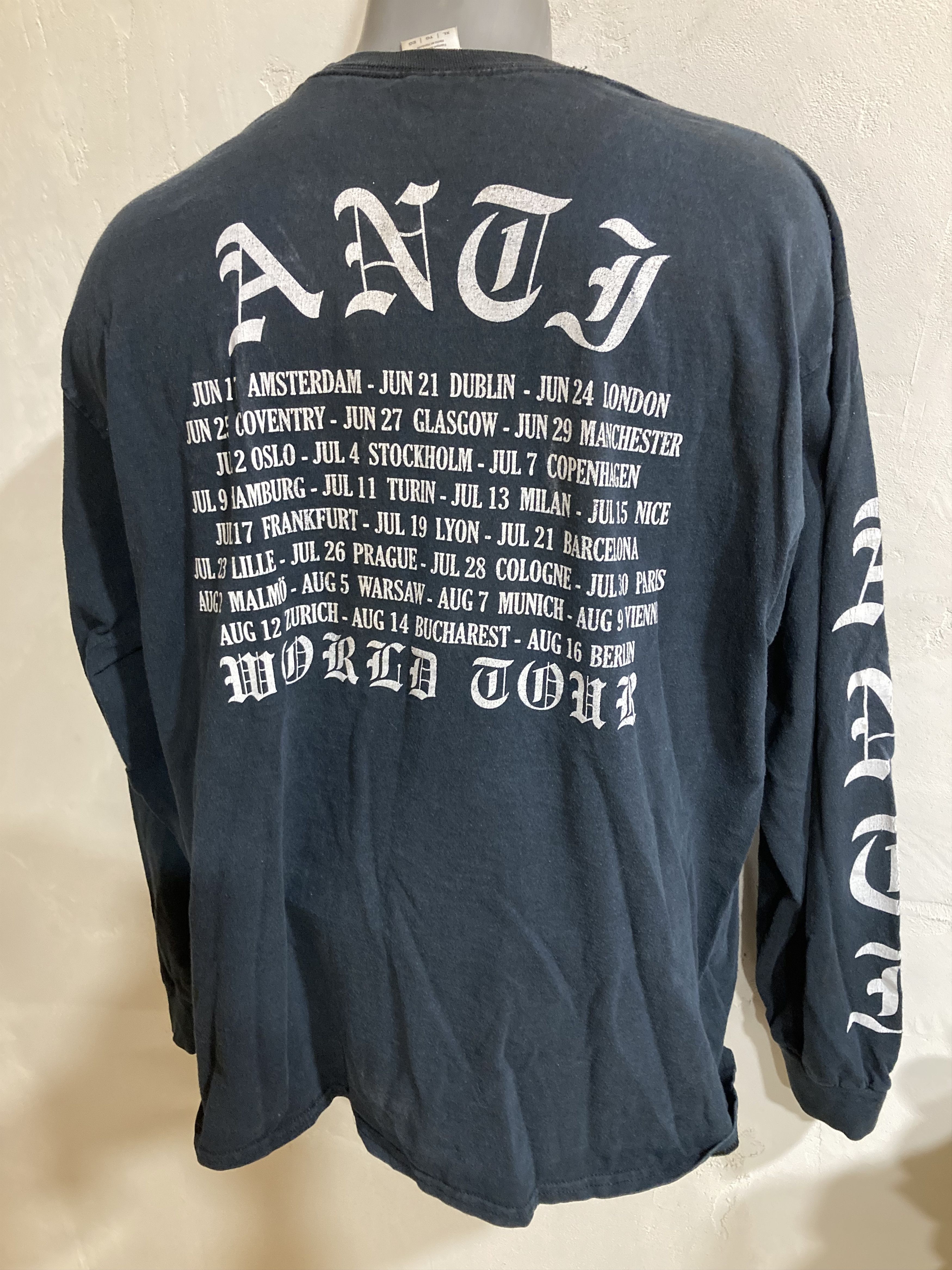 Band Tees Rihanna Anti World Tour 2016 Long Sleeve Graphic Tee Size US XL / EU 56 / 4 - 2 Thumbnail
