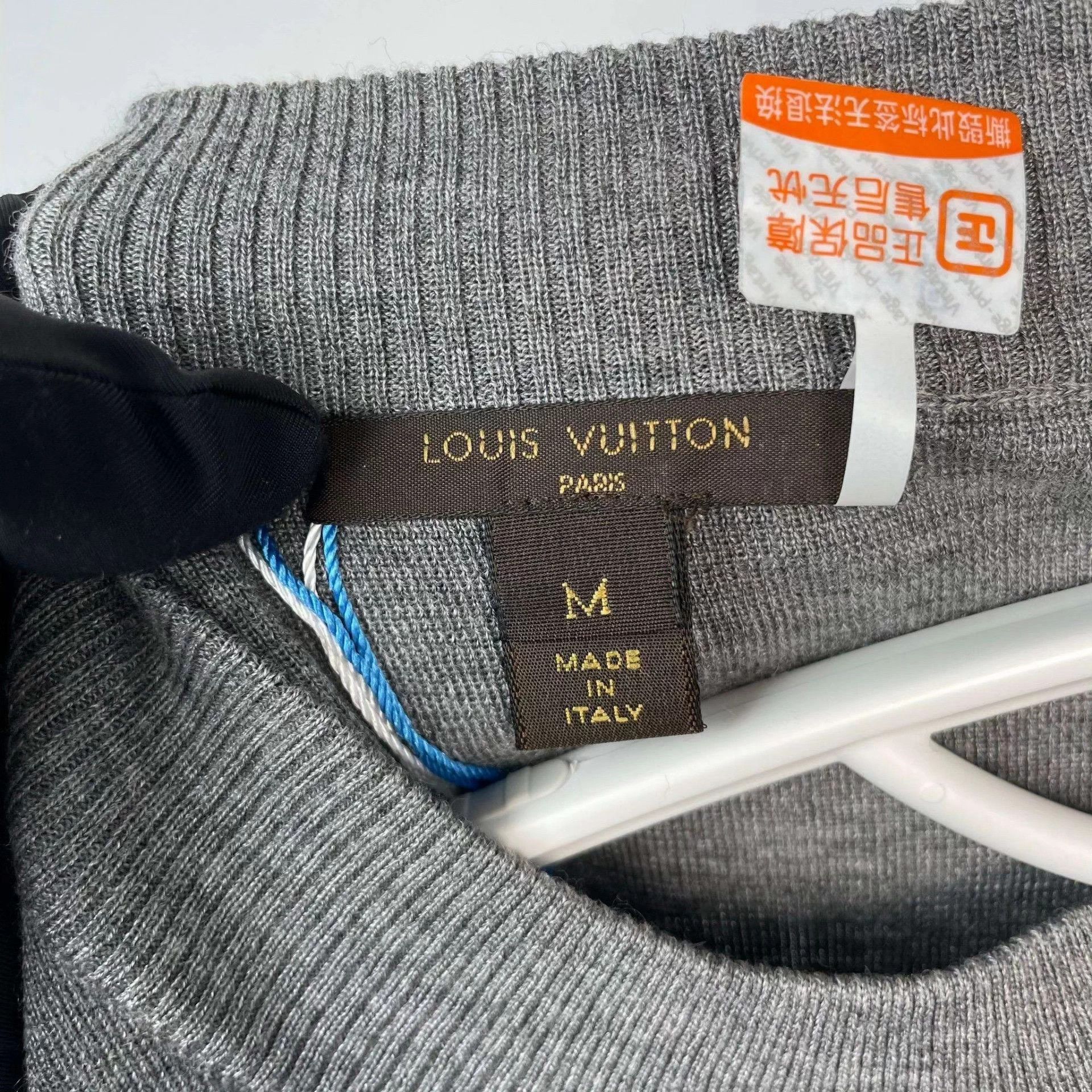 Louis Vuitton LV Cashmere Sweater M Gray Size M / US 6-8 / IT 42-44 - 3 Thumbnail
