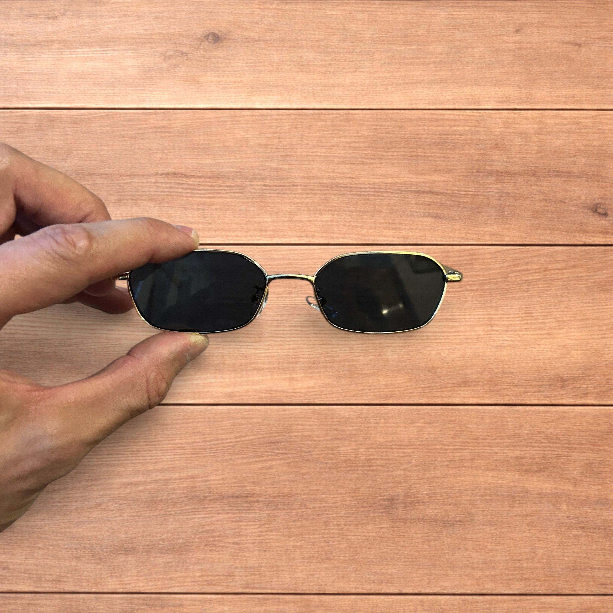 Japanese Brand Metal frame polarised sunglasses in gold with black lens. Size ONE SIZE - 3 Thumbnail