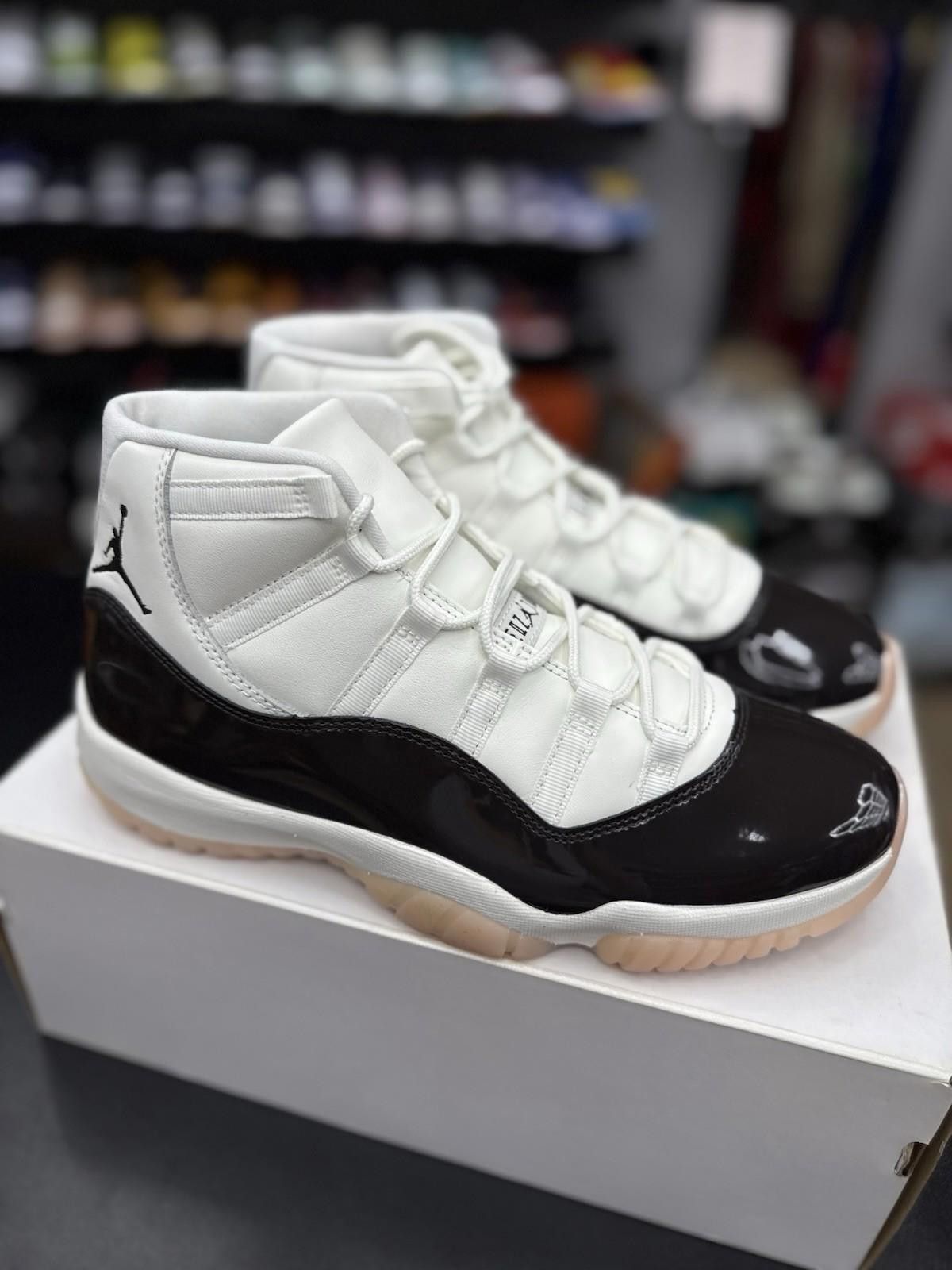Nike Nike Air Jordan 11 Retro Neapolitan Sail Womens 12W/10.5M Size US 12 / IT 42 - 6 Thumbnail