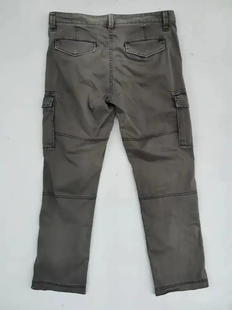 Japanese Brand × Uniqlo Rare!!! Uniqlo Tactical Cargo Multipocket Pants Size US 32 / EU 48 - 2 Thumbnail