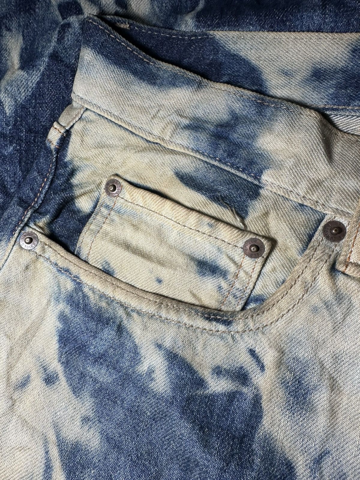 Uniqlo Uniqlo acid-wash, distressed denim jeans Size US 37 - 7 Thumbnail