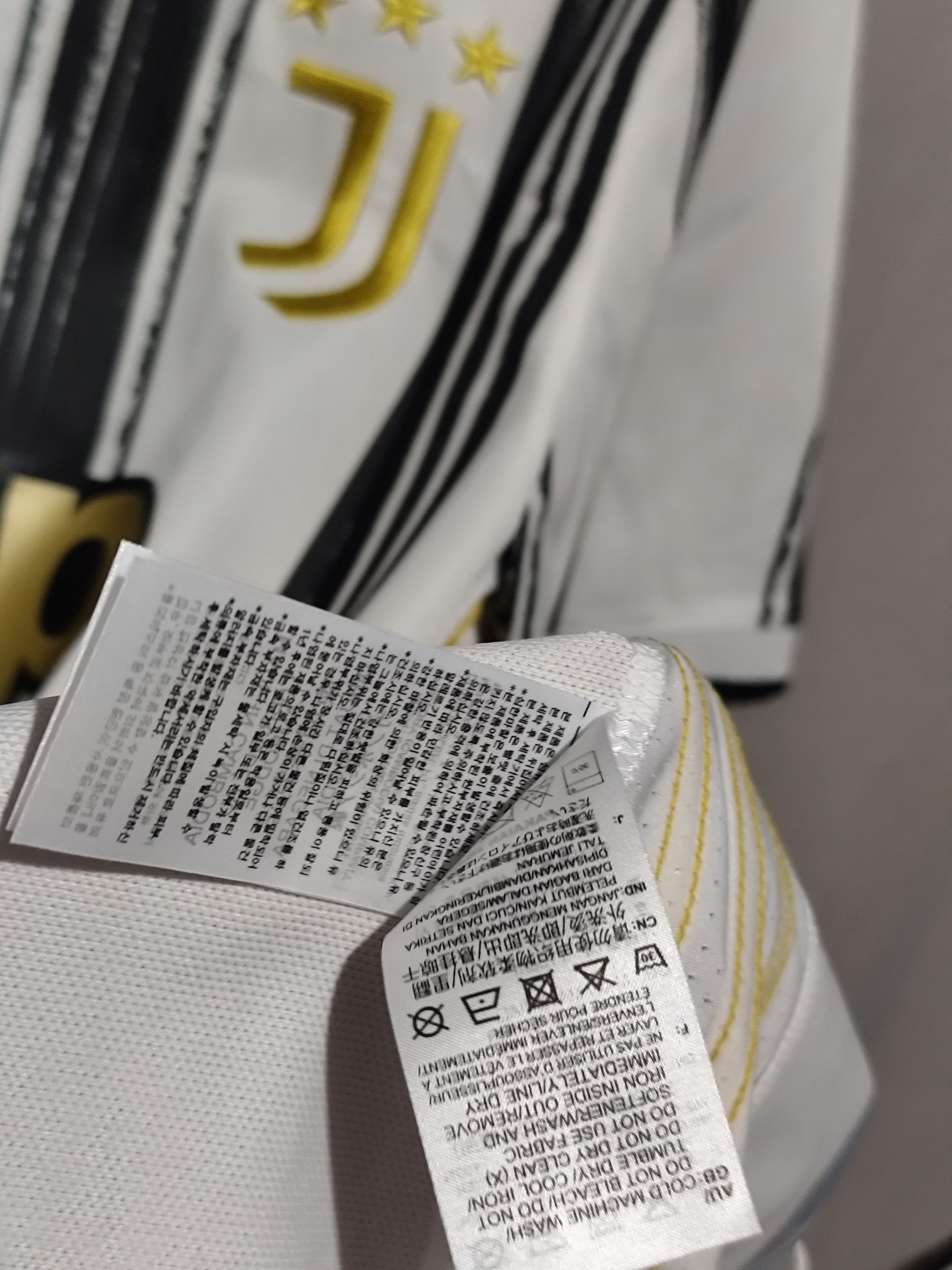 Adidas Adidas x Juventus #7 Cristiano Ronaldo 2020/2021 Home Jersey Size US L / EU 52-54 / 3 - 17 Thumbnail