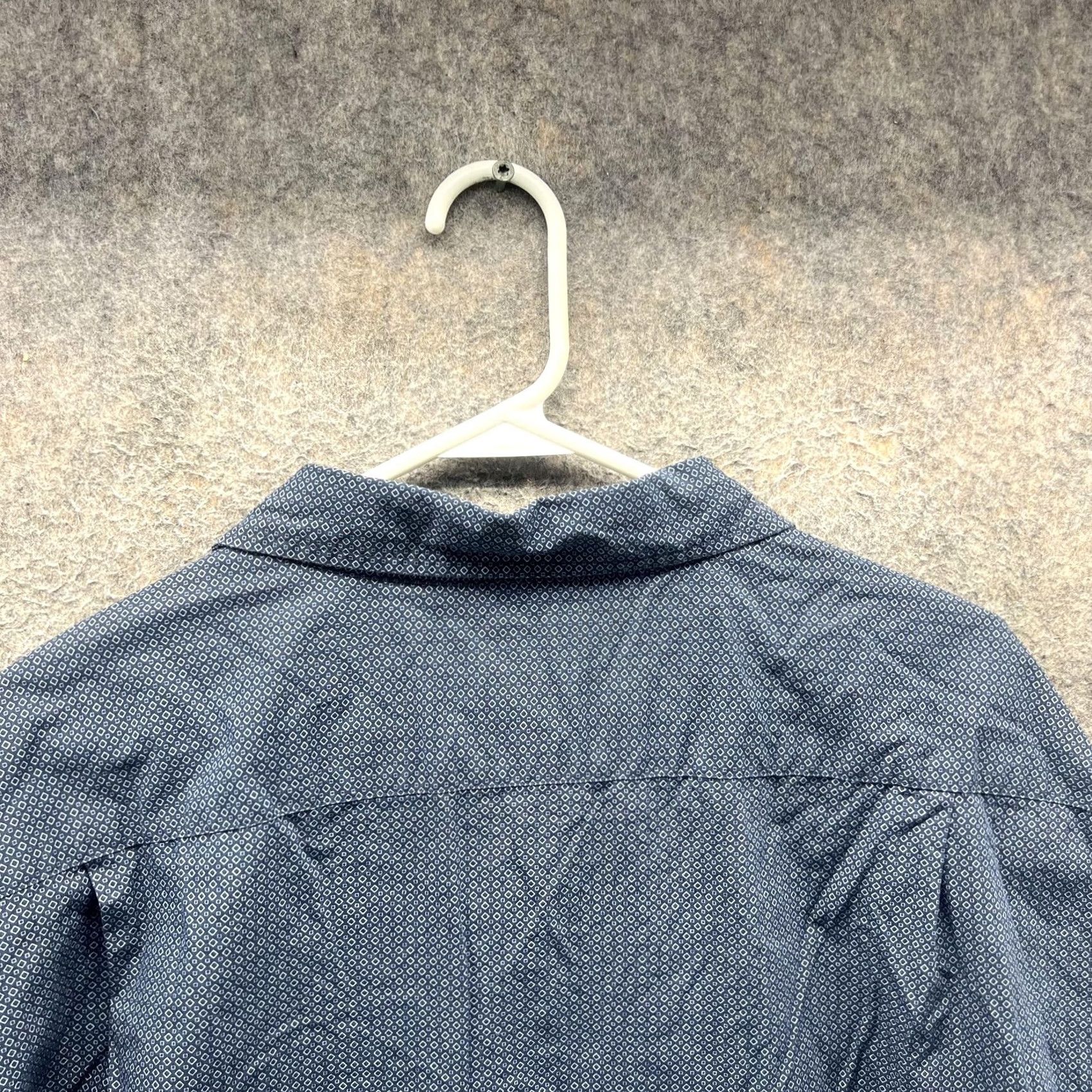Izod IZOD Shirt Mens 2XL Blue Geometric Long Sleeve Button Front Pocket NEW Woven Size US XXL / EU 58 / 5 - 6 Thumbnail