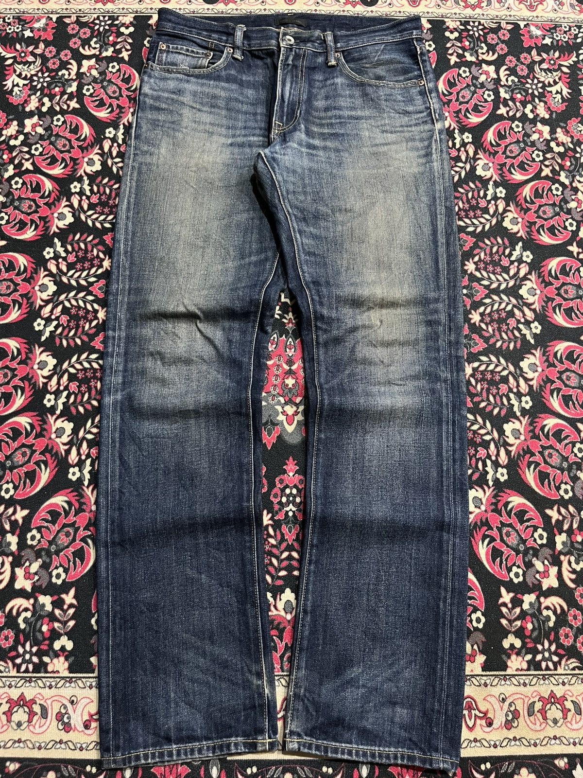 Uniqlo Vintage Uniqlo Dark Blue Washed Straight Leg Jeans Size US 32 / EU 48 - 1 Thumbnail