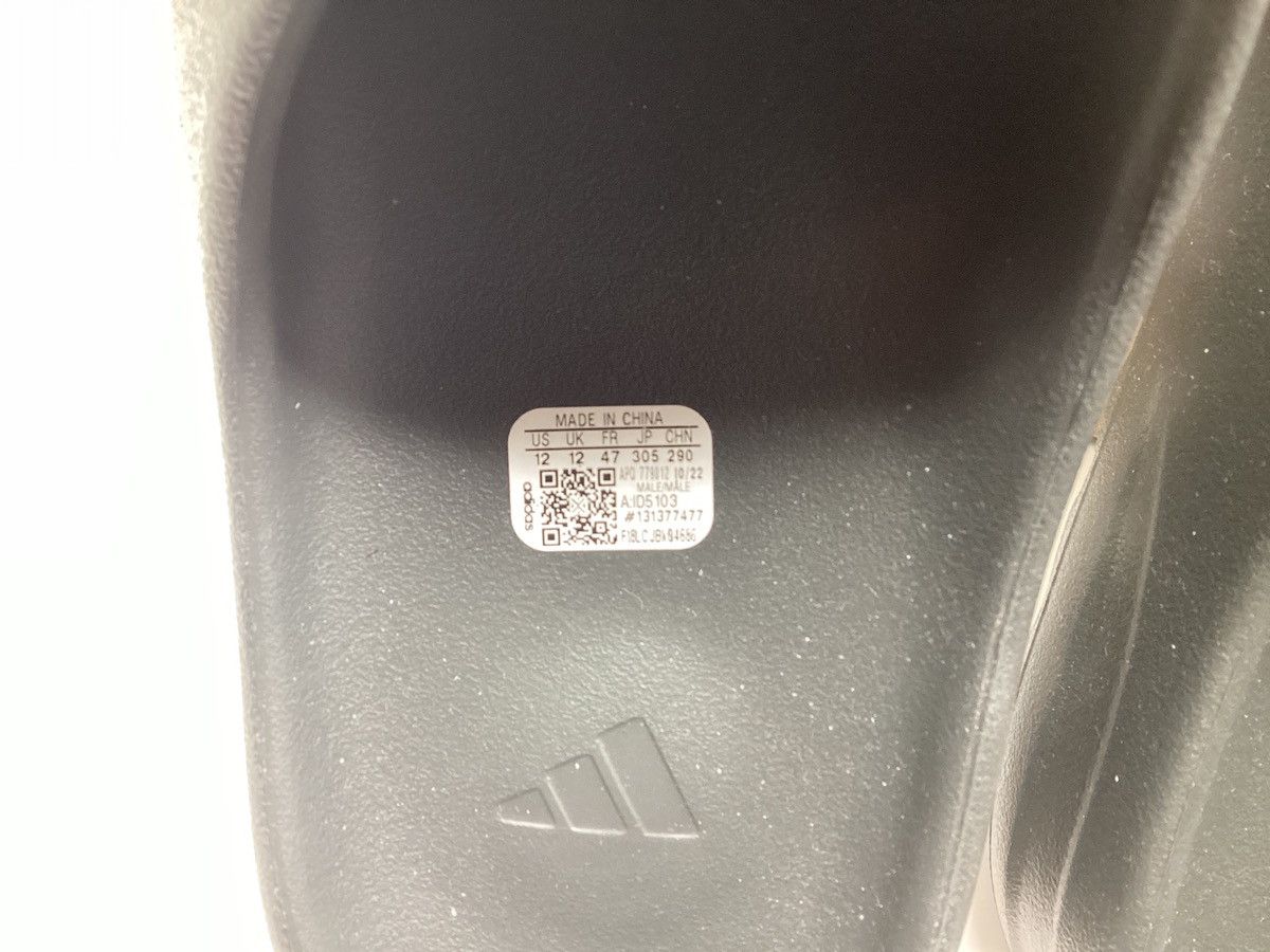 Yeezy YEEZY YZY Slides Dark Onyx Slide Size US 12 / EU 45 - 6 Thumbnail
