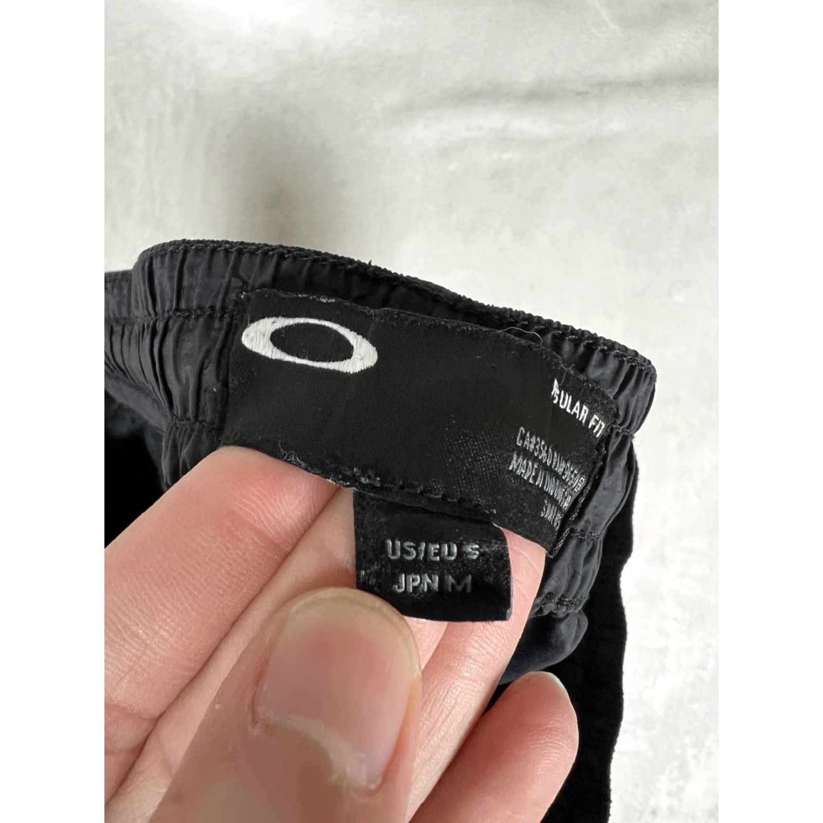 Oakley VTG Oakley Jogger Pants Mens Small Black Nylon Elastic Cuff Drawstring Pockets Regular Fit 90s Size US 29 - 5 Thumbnail