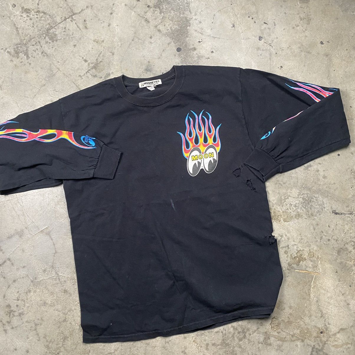 Vintage Rare y2k Moon Eyes Flames Flamin Mooneyes Longsleeve Size US L / EU 52-54 / 3 - 9 Thumbnail