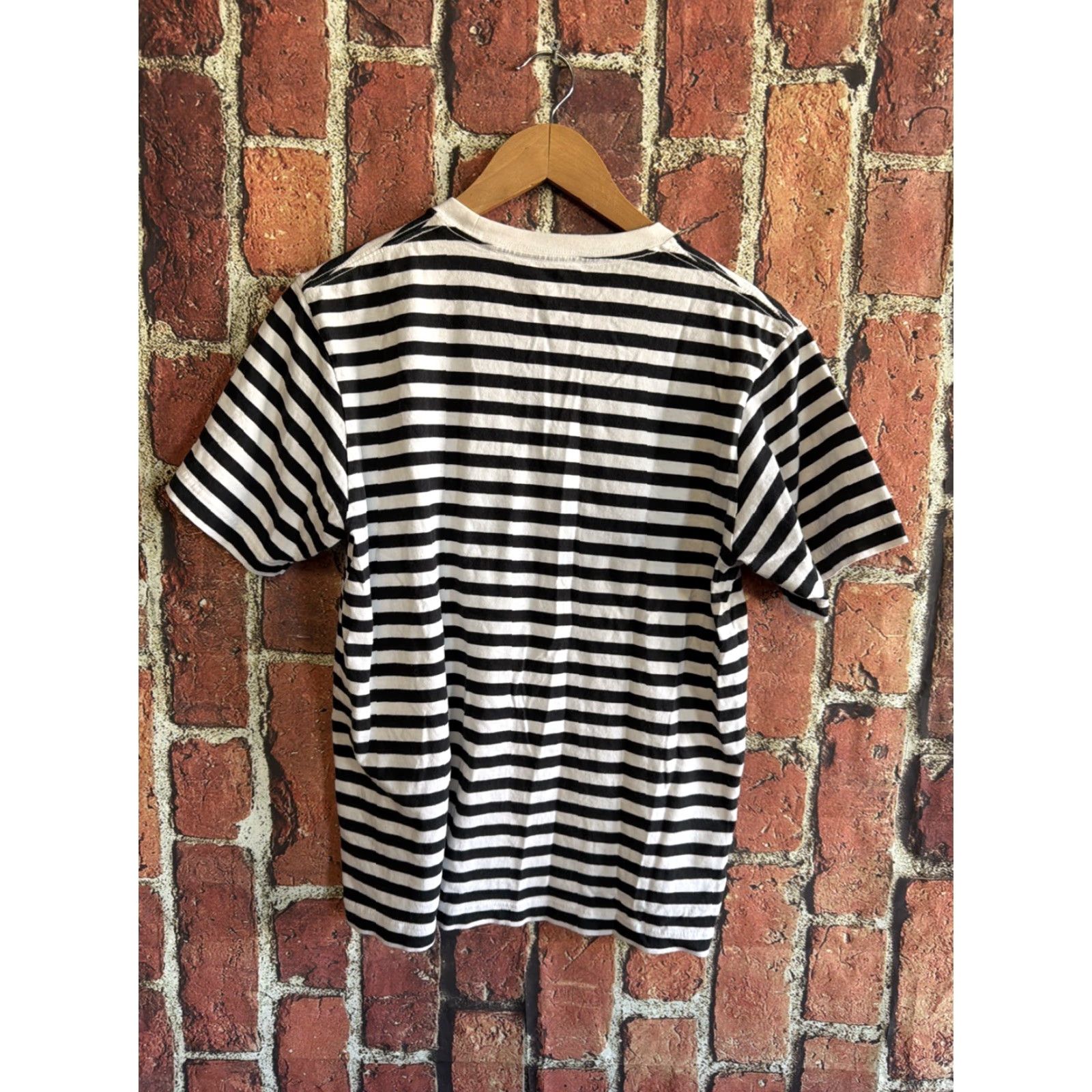 Uniqlo VINTAGE Uniqlo T-Shirt Campbells Tomato Soup Can Patch Men’s S Black & White Warhol 60s Pop Art Tomato Soup Can Shirt Mens Size US S / EU 44-46 / 1 - 3 Thumbnail