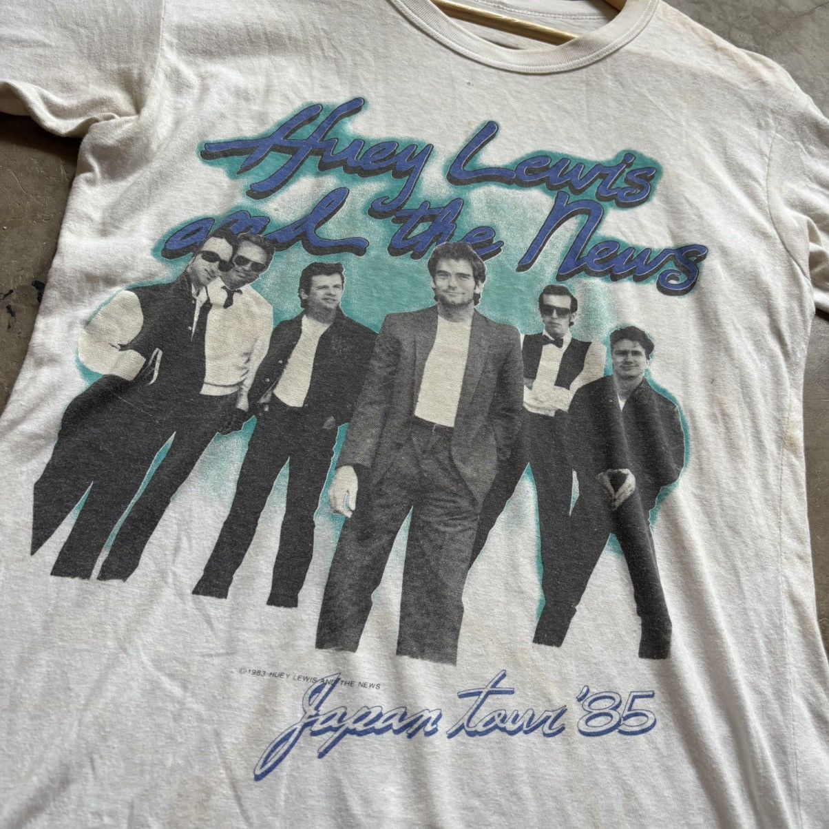 Band Tees Huey lewis and the news vintage 80s band Size US M / EU 48-50 / 2 - 5 Thumbnail