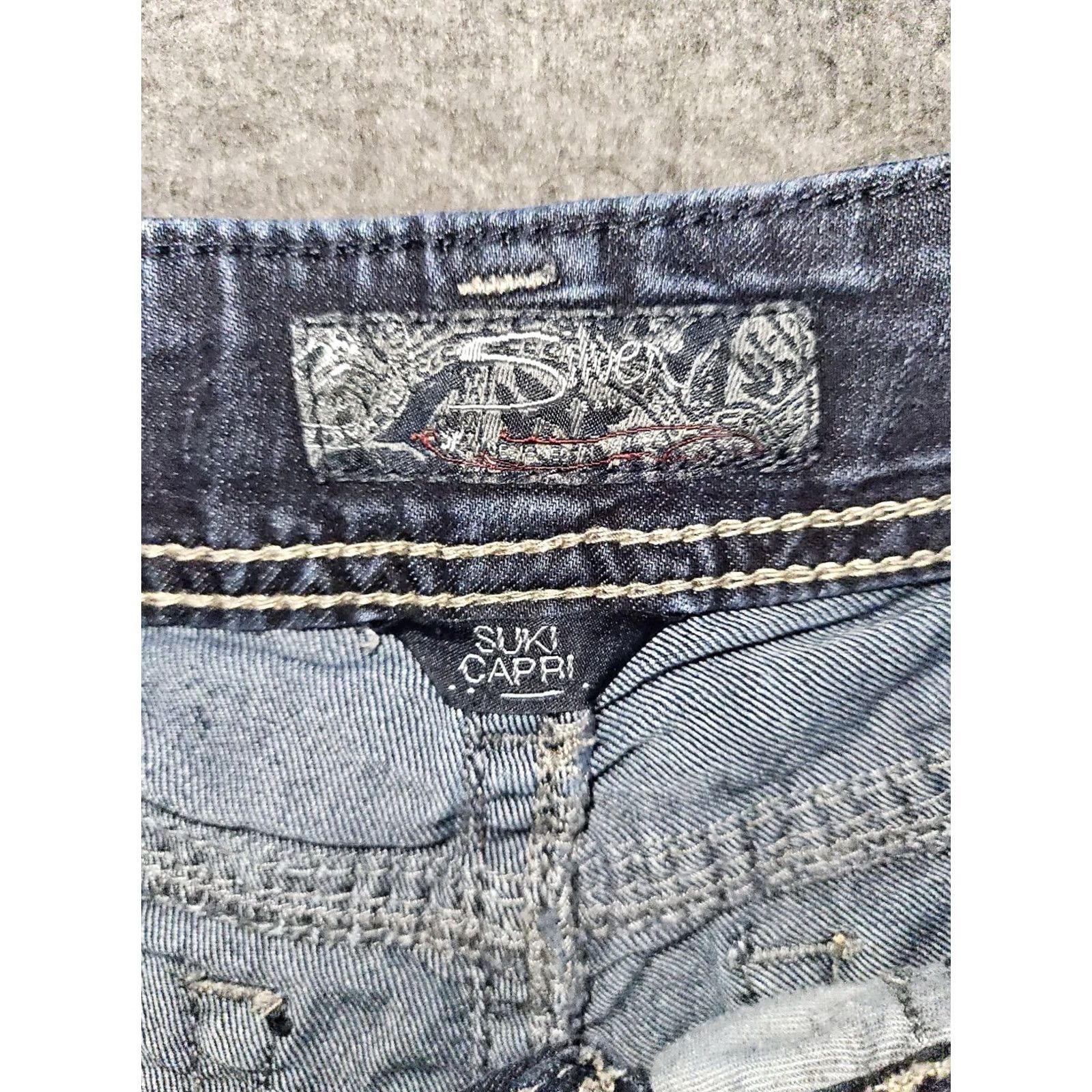 Silver Jeans Co. Silver Jeans Capri Jeans Women's 27 Low Rise Blue Embroidered Sequins Preppy Size 27" / US 4 / IT 40 - 2 Thumbnail