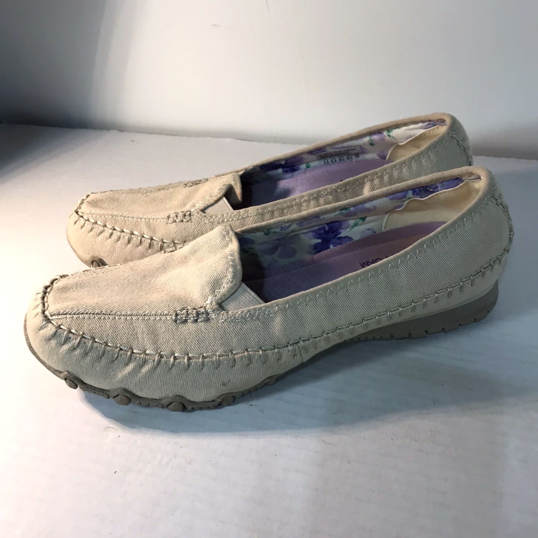 SKECHERS VINTAGE Skechers Women's Canvas Loafers Slip On Casual Shoes Size 9.5 Comfort Memory Foam Size US 9.5 / IT 39.5 - 2 Thumbnail
