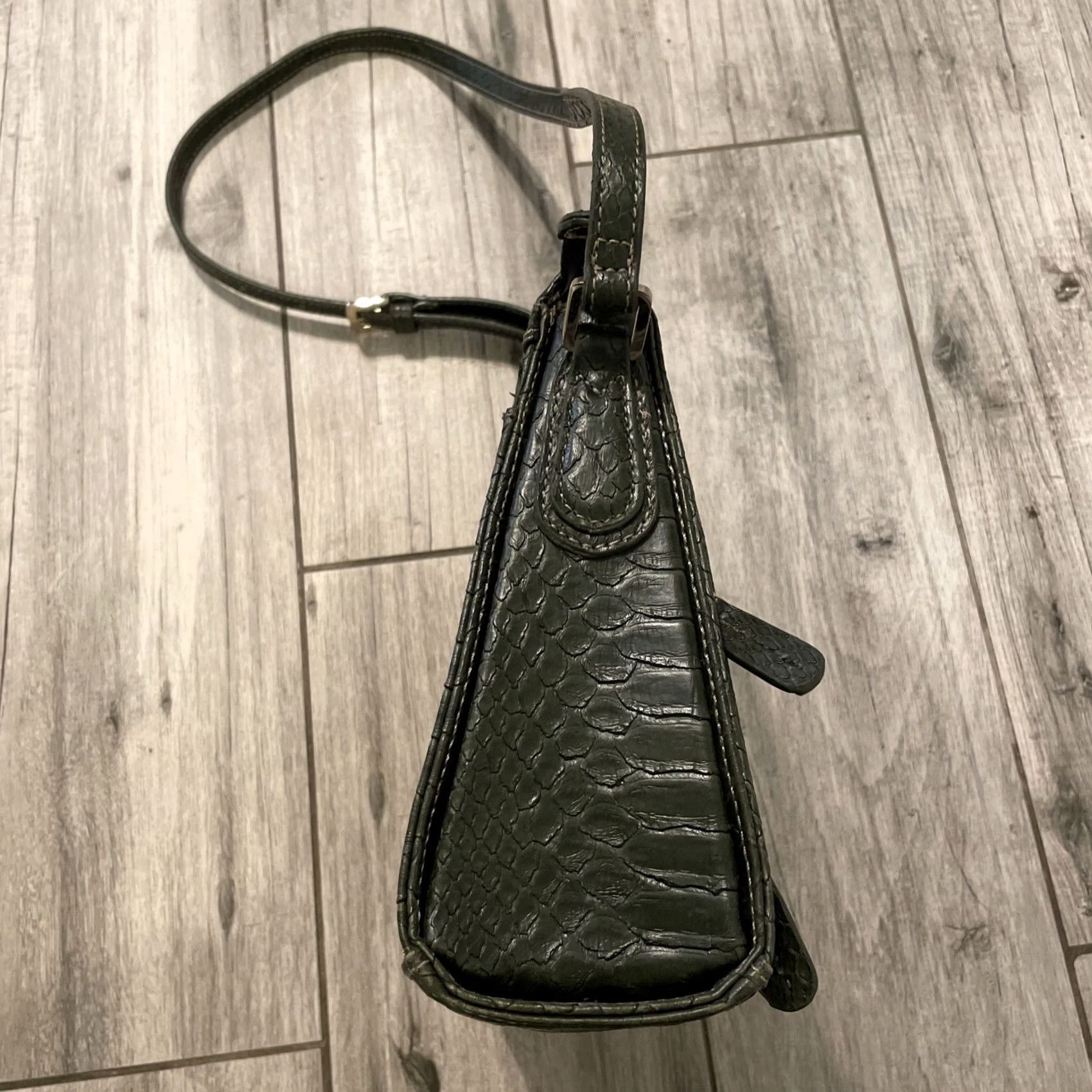 Liz Claiborne VINTAGE Liz Claiborne Satchel/Top Handle Bag Green Faux Leather Croc Embossed Small Womens Purse Size ONE SIZE - 4 Thumbnail