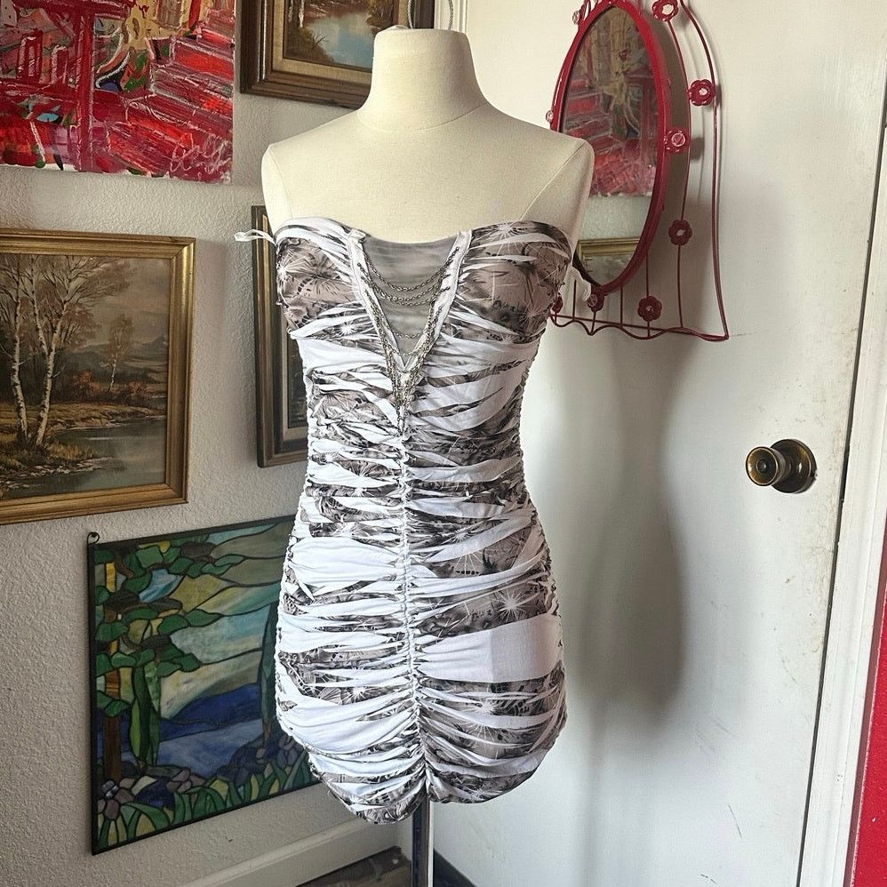 Other wet seal chain detail strapless mini bodycon dress Size M / US 6-8 / IT 42-44 - 1 Thumbnail
