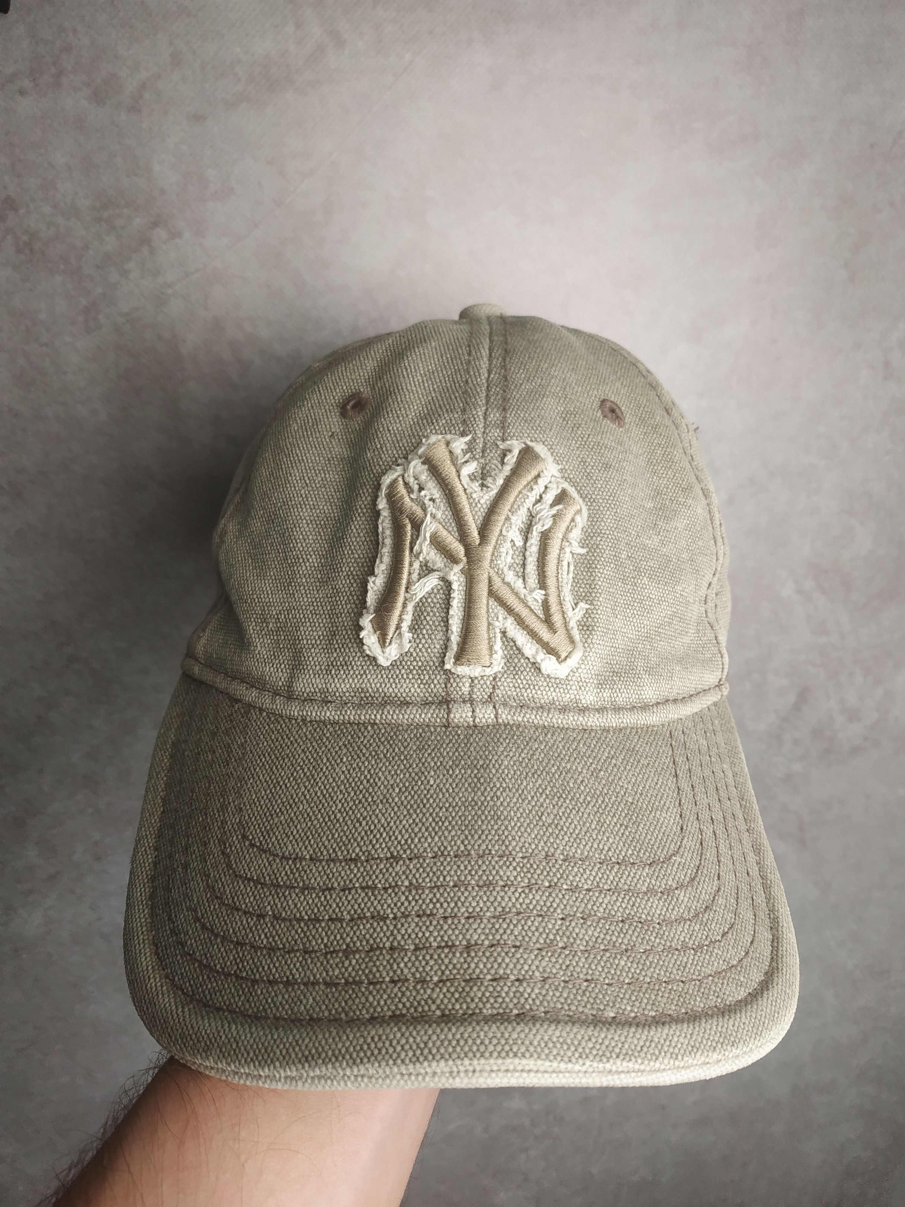 New York Yankees Vintage Y2k New Era Yankees distressed style cap Size ONE SIZE - 2 Thumbnail
