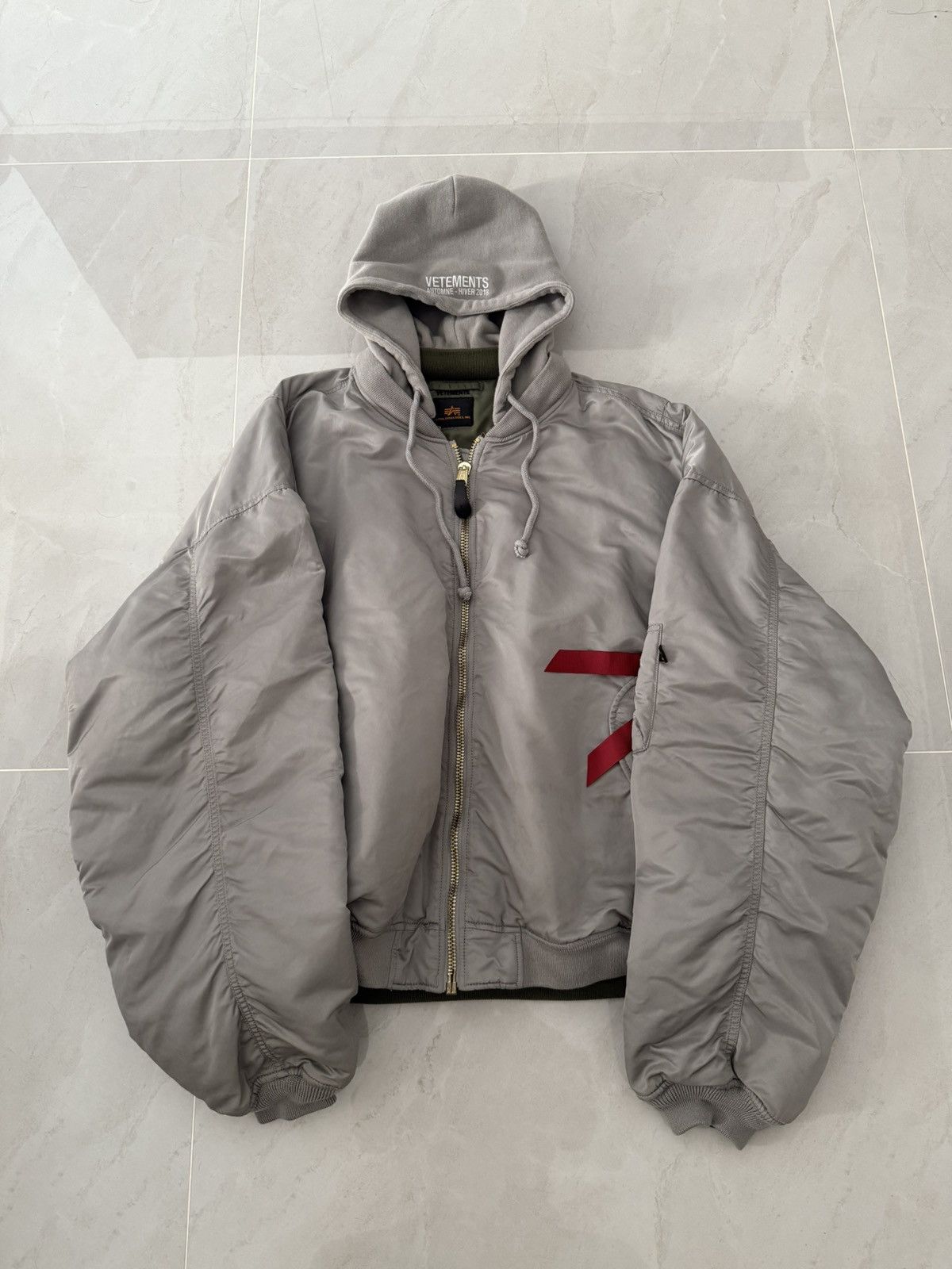 Vetements Vetements AW17 Reversibel Grey/ Green oversized Bomber Size US S / EU 44-46 / 1 - 1 Thumbnail