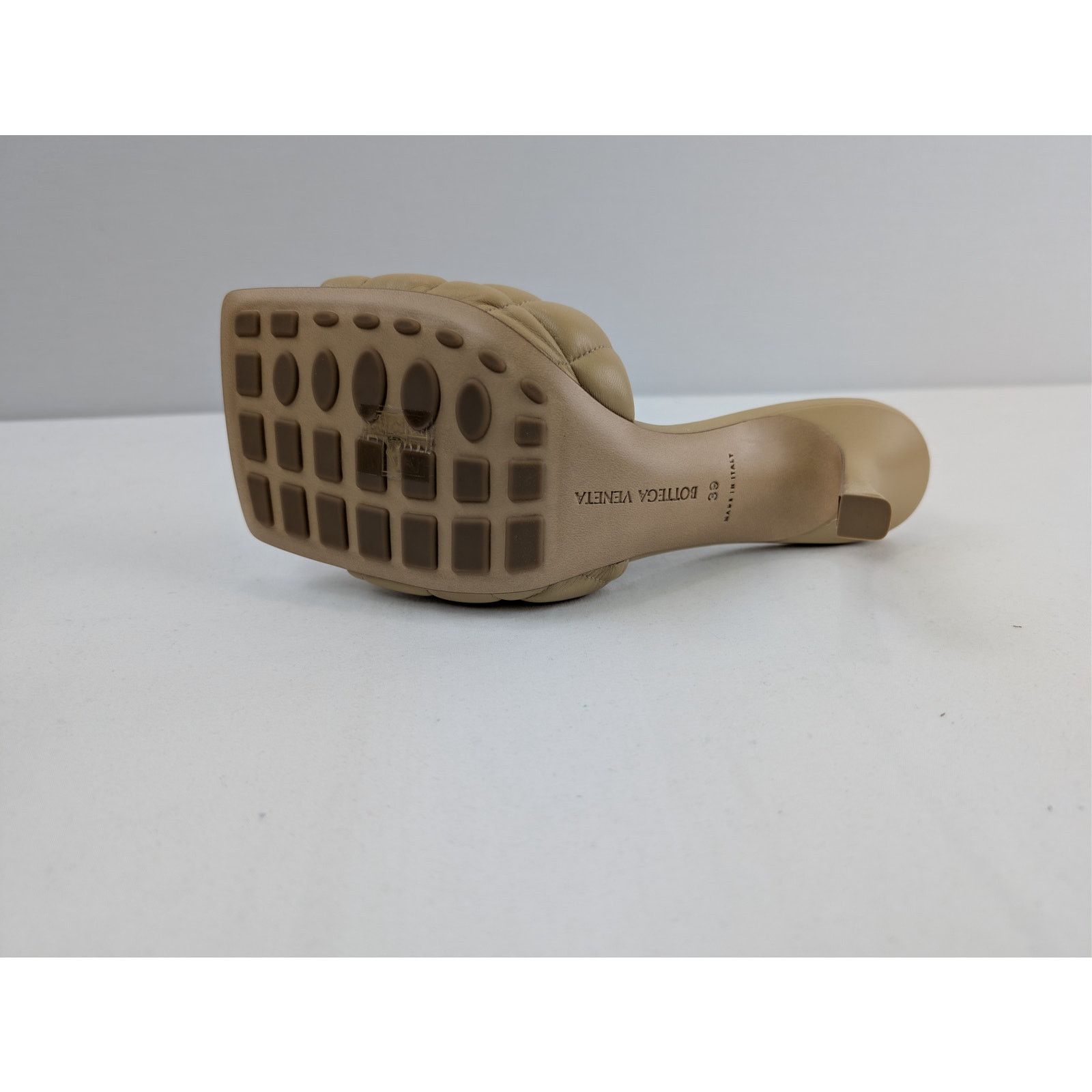 Bottega Veneta o1rshd1 Nappa Matelasse Padded Sandal in Cane Sugar Size US 9 / IT 39 - 12 Thumbnail