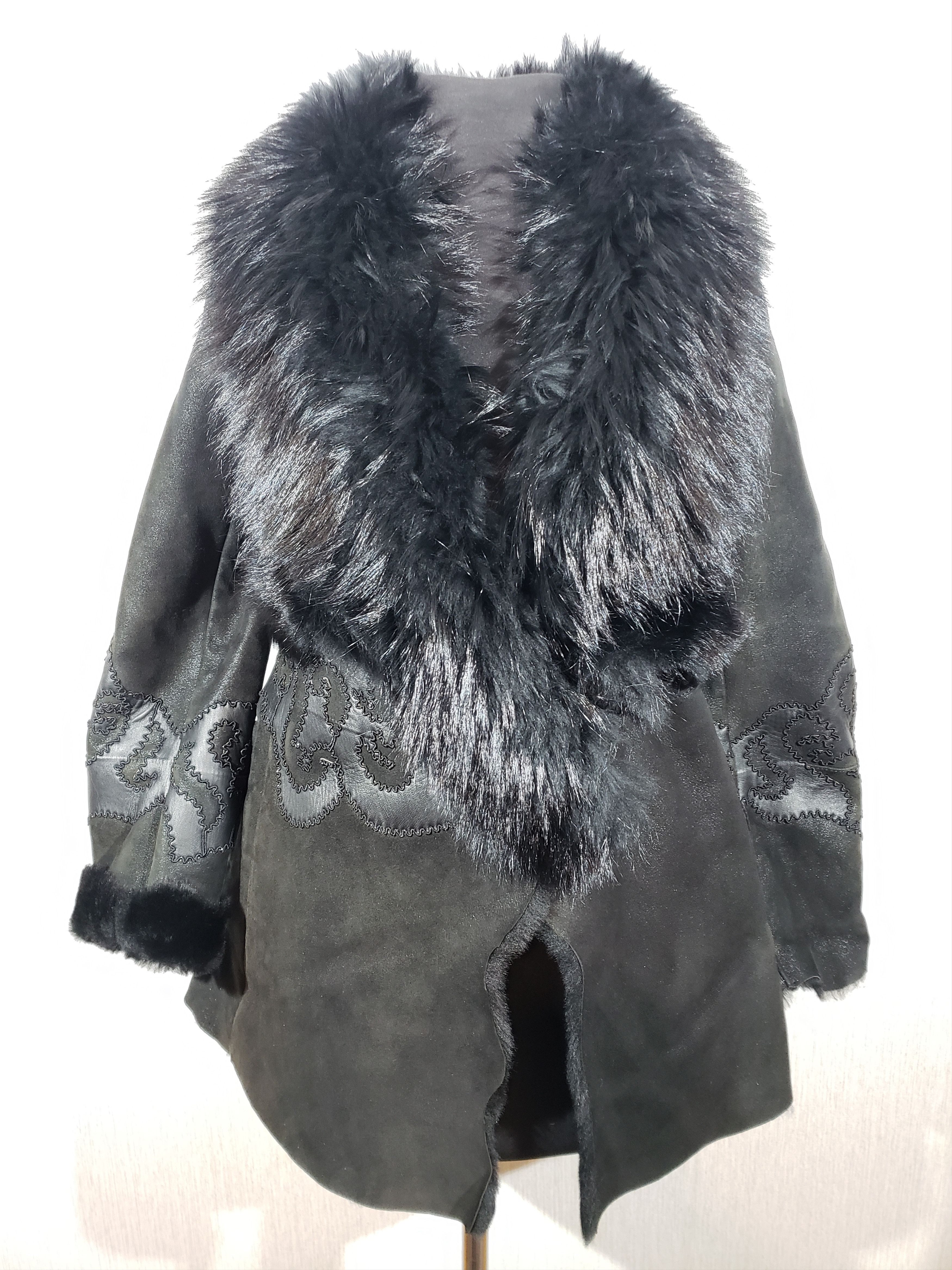 Other Stylish black sheepskin coat with a wide fluffy collar. Size S / US 4 / IT 40 - 1 Thumbnail