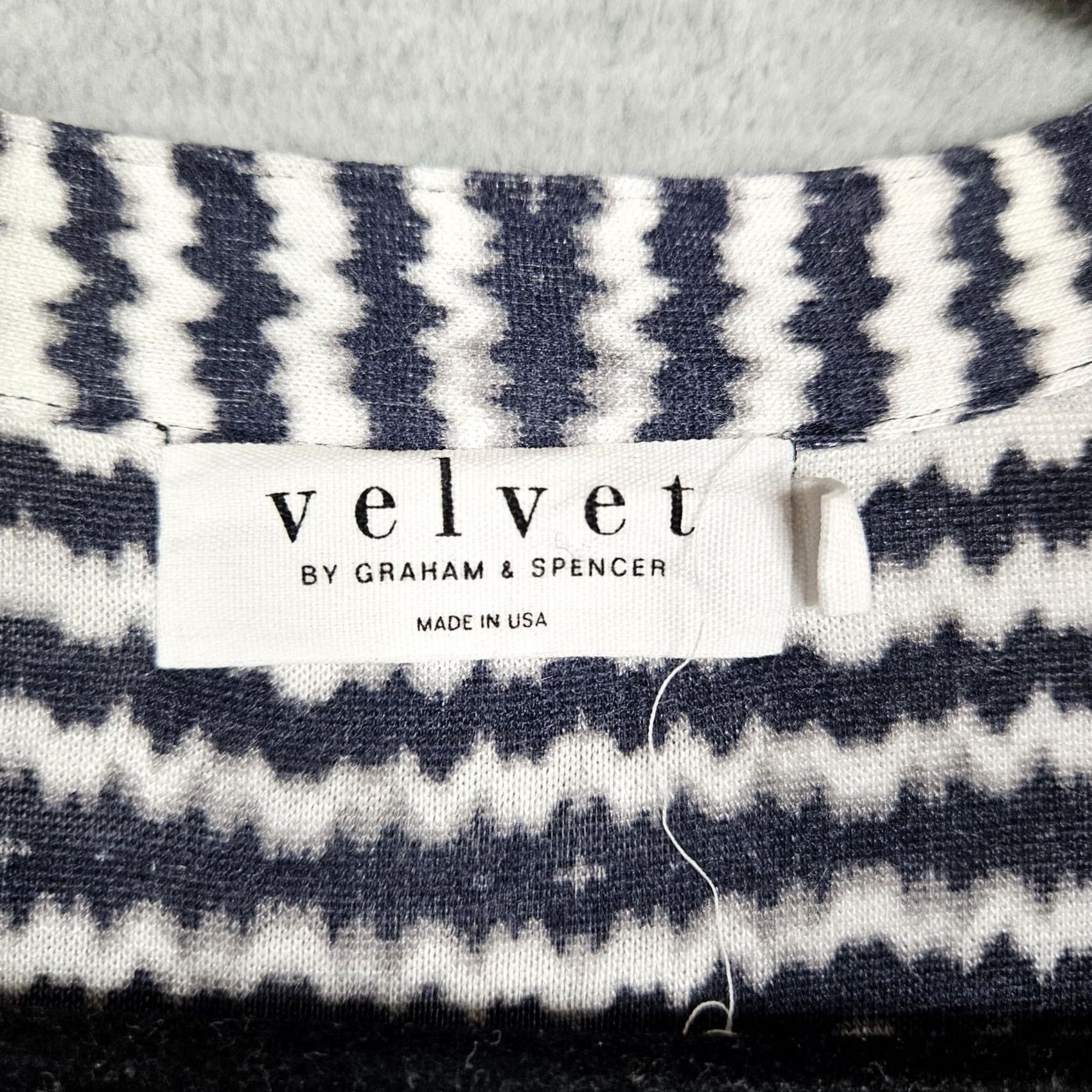 Velvet Velvet by Graham & Spencer T-Shirt White Wave Stripes Gray V-neck S Womens Regular Long Sleeve All Seasons Casual Size S / US 4 / IT 40 - 6 Thumbnail