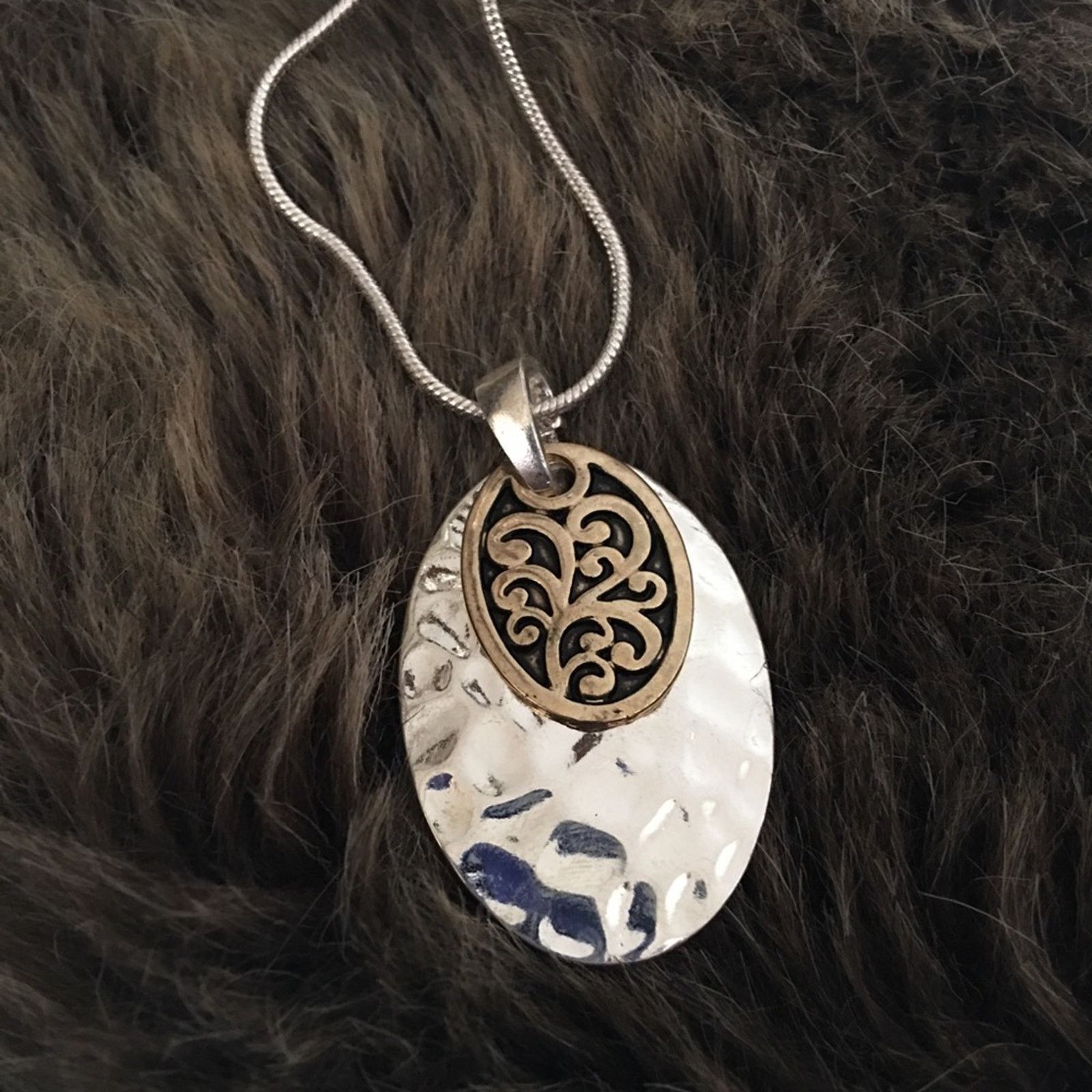 Jewelry Two tone hammered and filigree disc necklace Size ONE SIZE - 6 Thumbnail