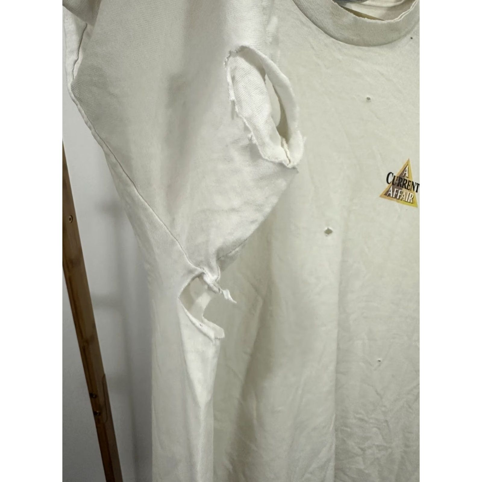 Hanes VTG 90s WIP Boxy T-Shirt Cotton Distressed Thrashed XL Mens White Size US L / EU 52-54 / 3 - 7 Thumbnail