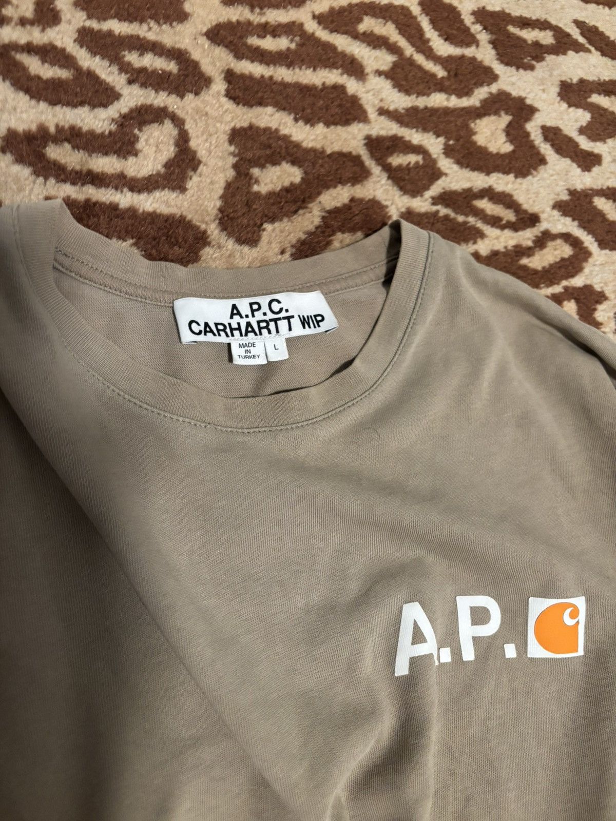 A.P.C. × Carhartt A.P.C. X Carhartt Fire T-Shirt khaki size large Size US L / EU 52-54 / 3 - 4 Thumbnail