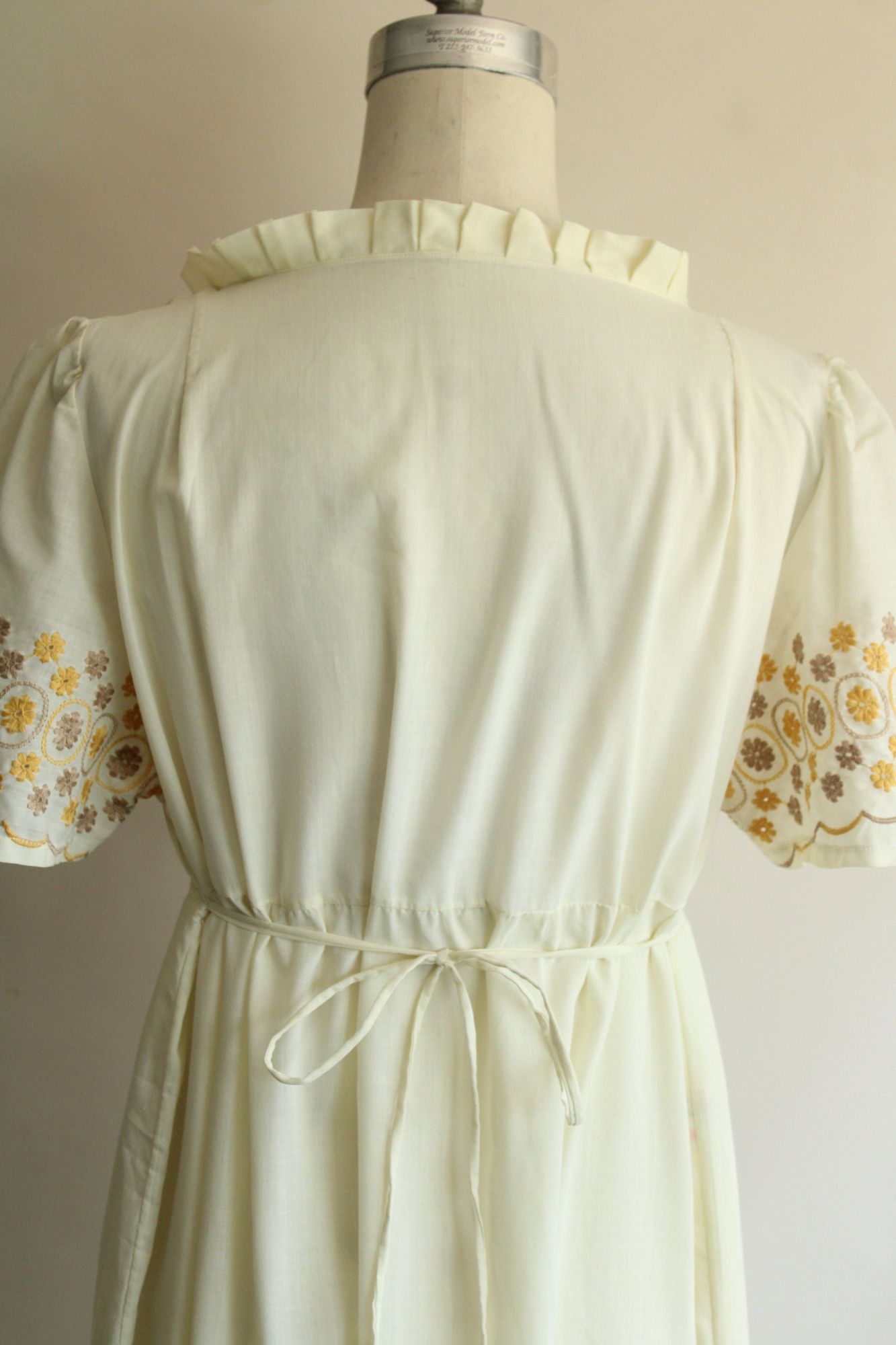 Vintage Vintage 1970s Dress, Yellow Embroidered Boho Maxidress with Size S / US 4 / IT 40 - 9 Thumbnail