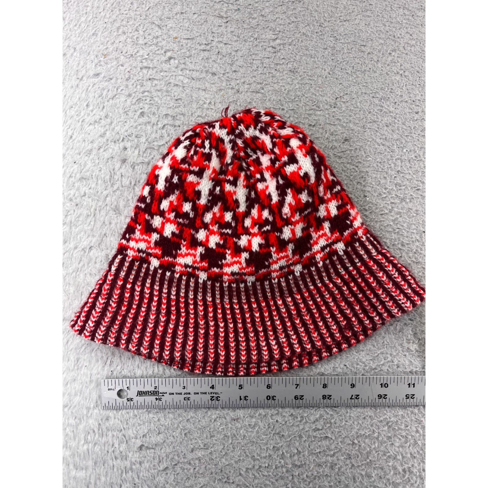 Vintage Unbranded Beanie Hat Adult One Size Burgundy Red White Knit Acrylic Blend Ski Theme Unisex Size ONE SIZE - 3 Thumbnail