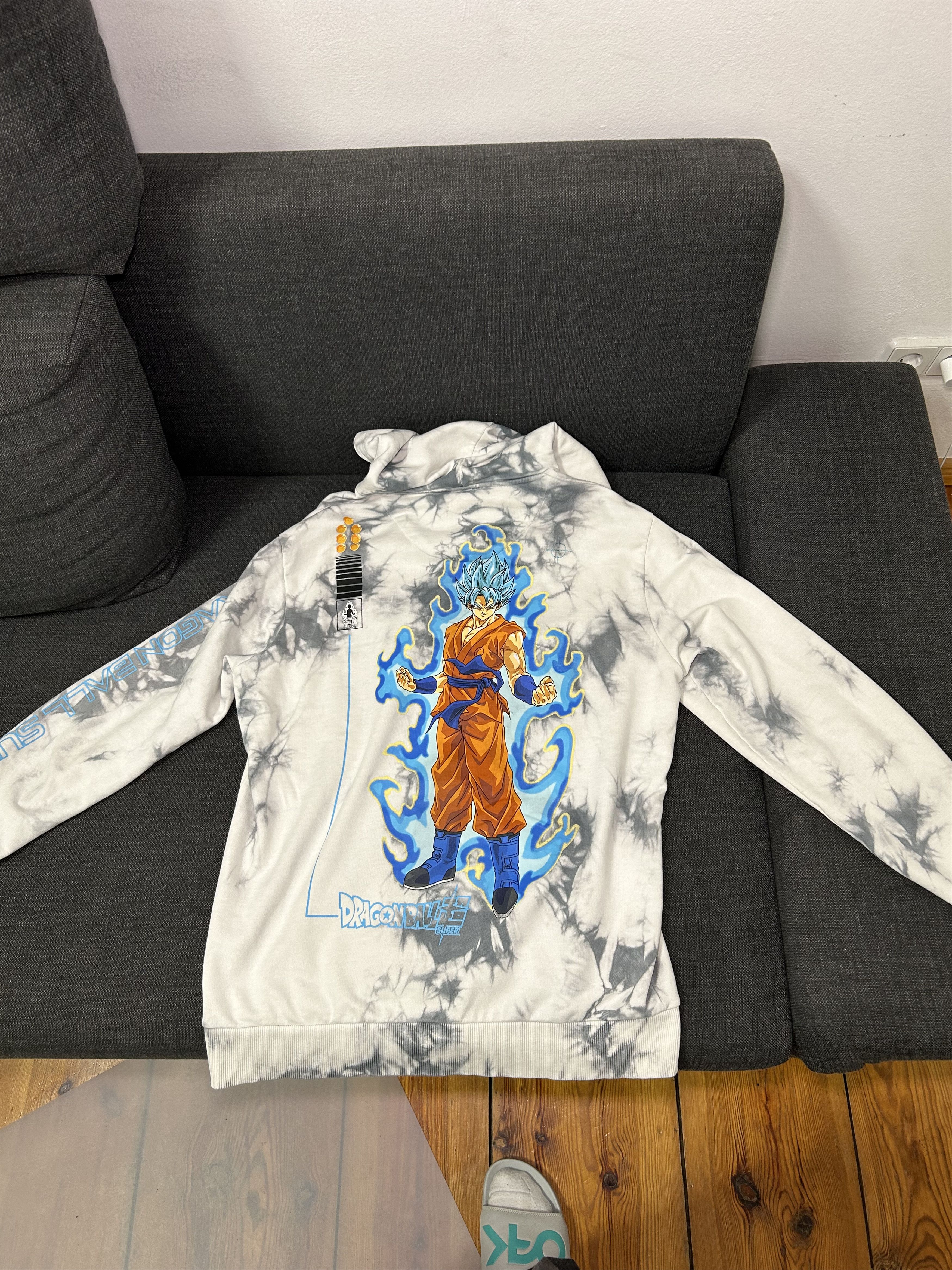 Celio Celio Dragon Ball Z white hoodie, size L Size US L / EU 52-54 / 3 - 4 Thumbnail