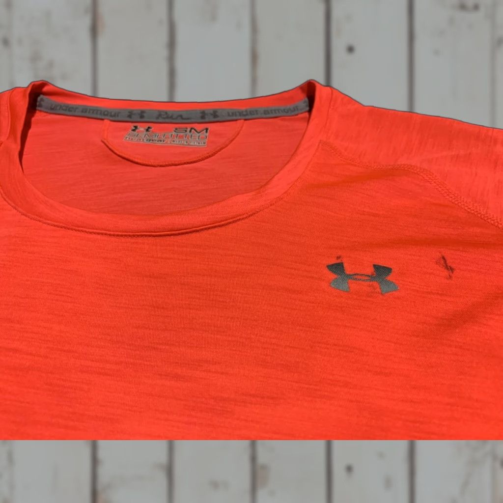 Under Armour VINTAGE Under Armour Women T-Shirt Short Sleeve Small Coral HeatGear Semi-Fitted Running Top Size S / US 4 / IT 40 - 1 Thumbnail