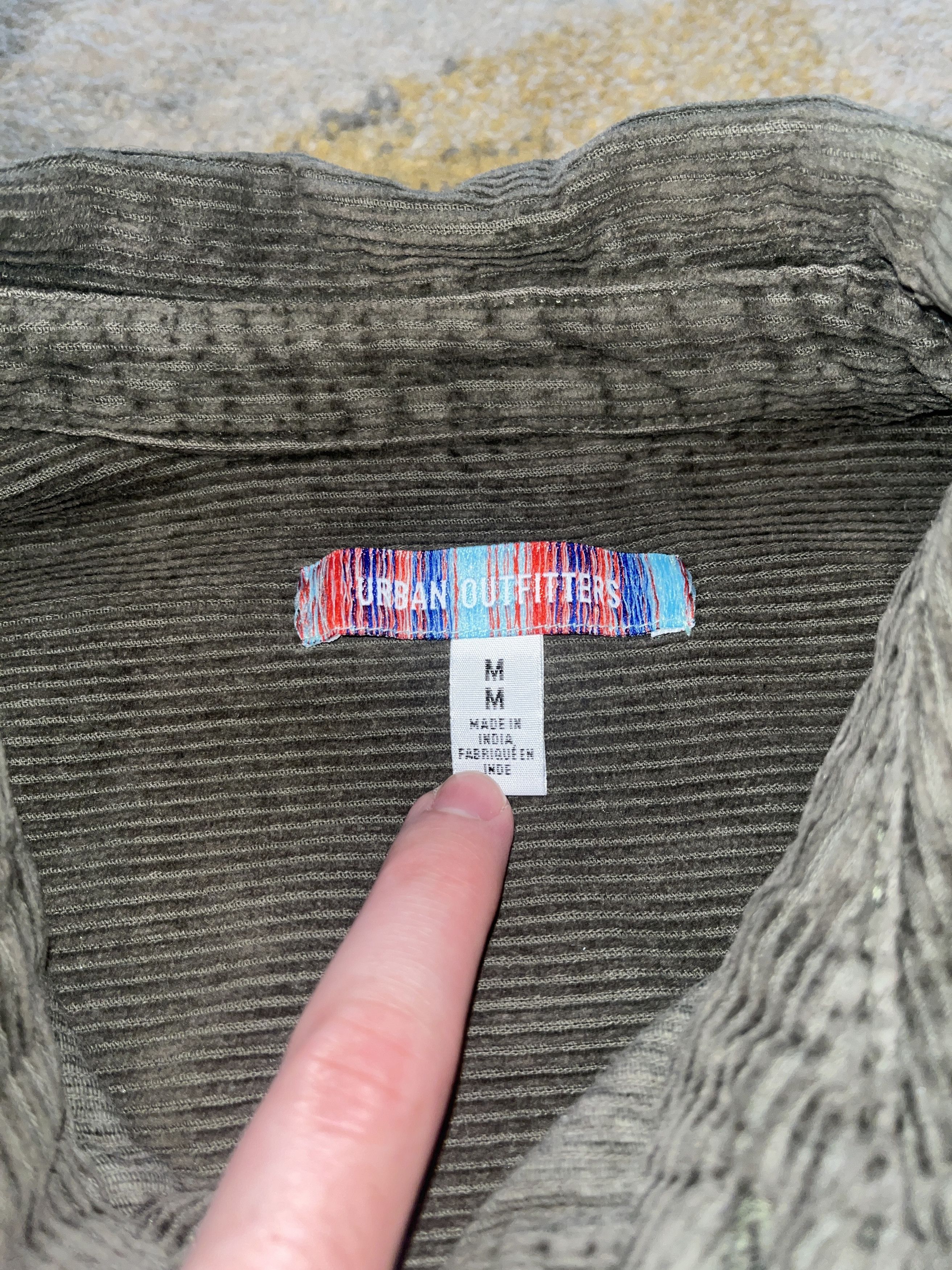 Urban Outfitters Urban Outfitters Olive Green Big Corduroy Work Shirt Medium Size US M / EU 48-50 / 2 - 2 Thumbnail