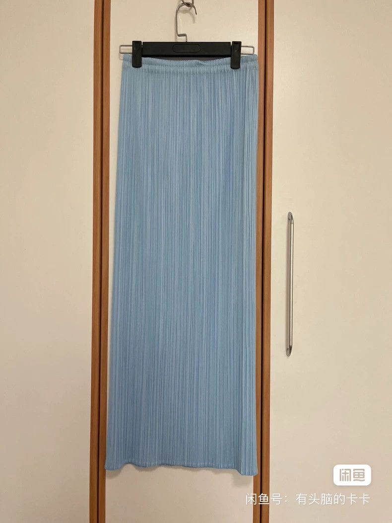 Issey Miyake Issey Miyake size:4 A light blue pleated vintage skirt Size 31" - 1 Thumbnail
