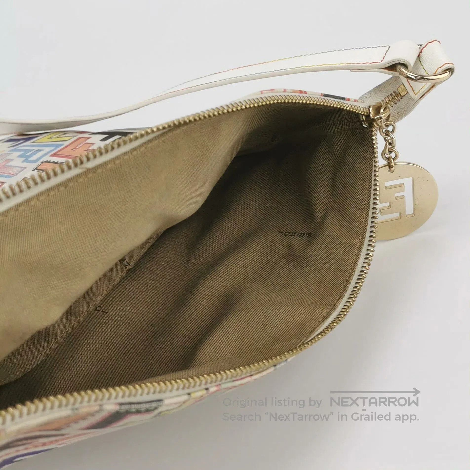 Fendi Fendi Graffiti Monogram Shoulder Bag. Size ONE SIZE - 6 Thumbnail