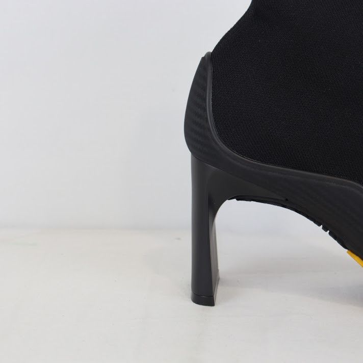 Balenciaga o1rshd1 Monocolor Knit Heeled Toe Boots in Black Size US 5 / IT 35 - 3 Thumbnail