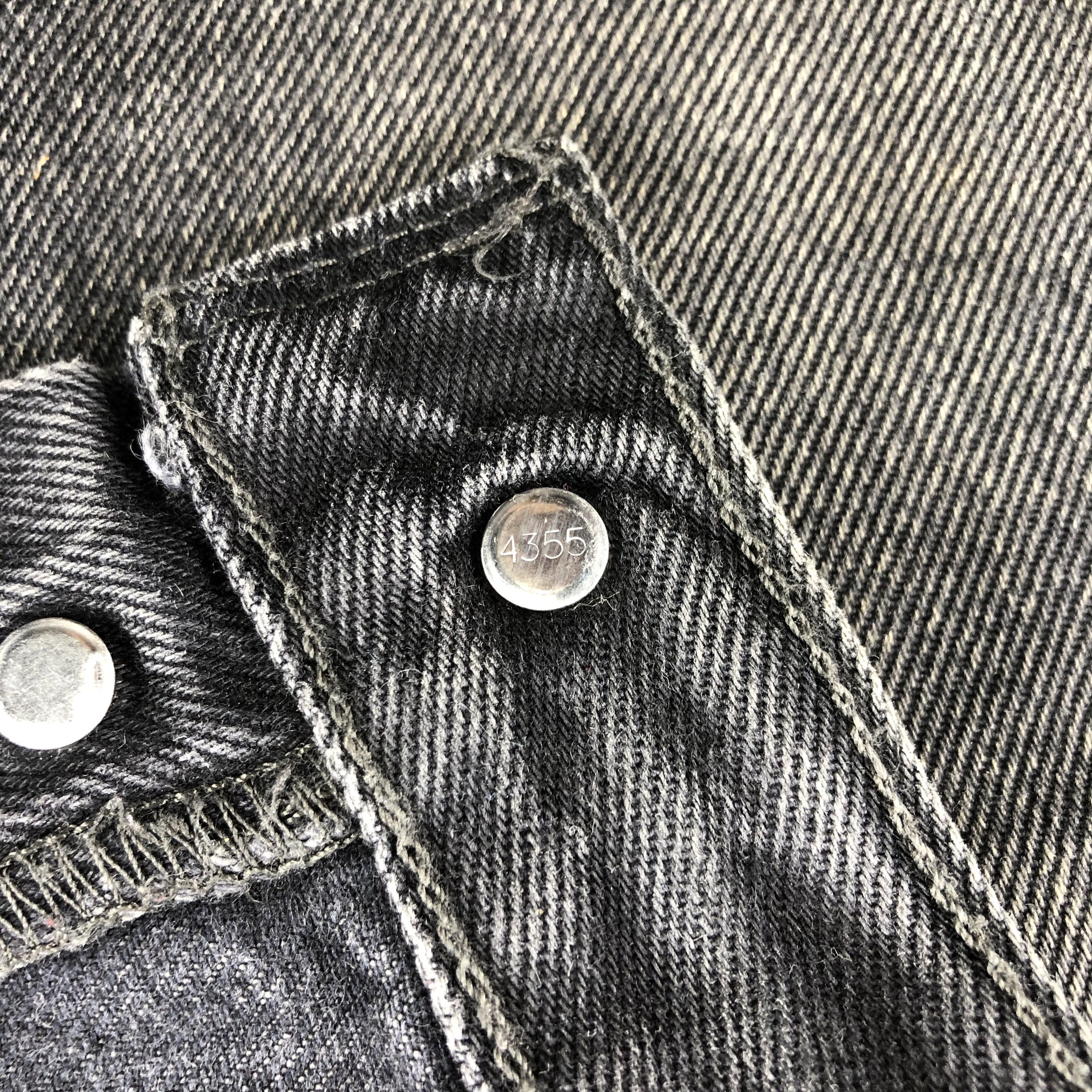 Vintage Ripped Levis 501 Jeans-J1388