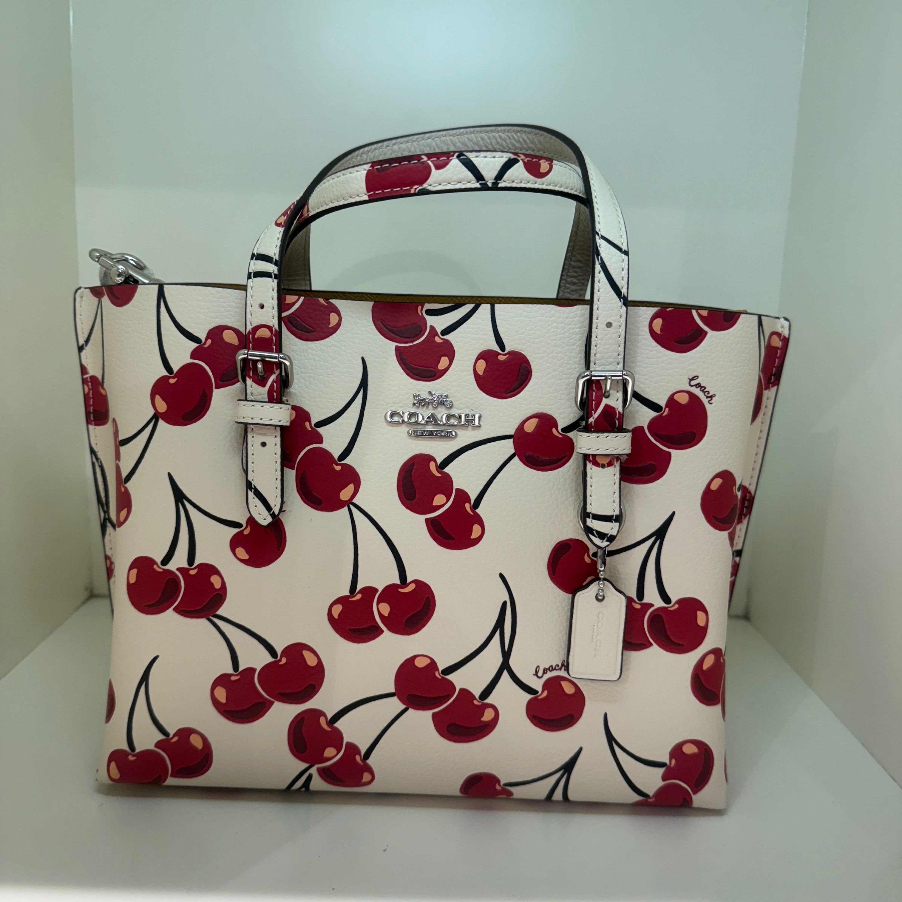 【COACH】さくらんぼプリント＊モリ― 25 ２WAYトート CY695 Coach coach Mollie Tote Bag 25 With Cherry Print cy695 | Grailed