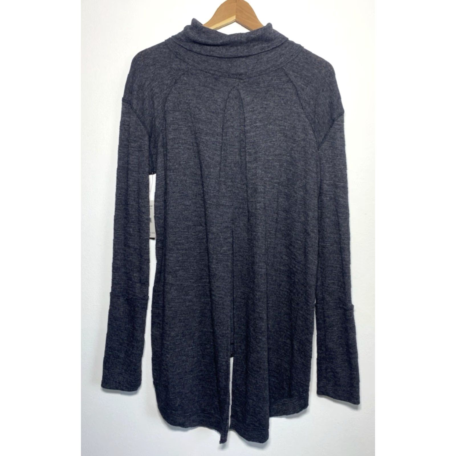 Free People VINTAGE Free People We The Free Turtleneck Top Split Back M Women Black NWT Size M / US 6-8 / IT 42-44 - 4 Thumbnail