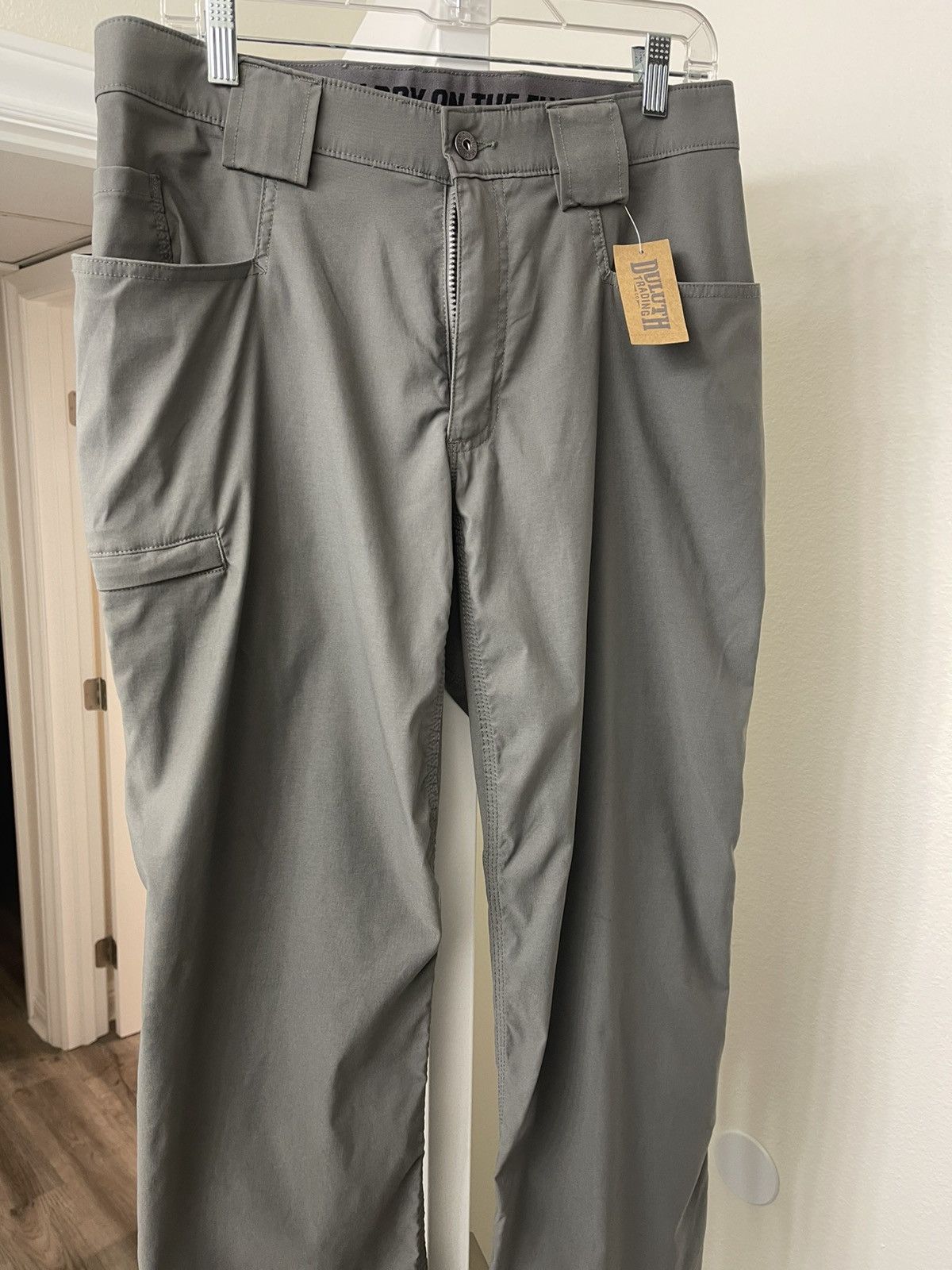 NWT Duluth Trading Mens Dry On The Fly Relaxed Hiking Pants