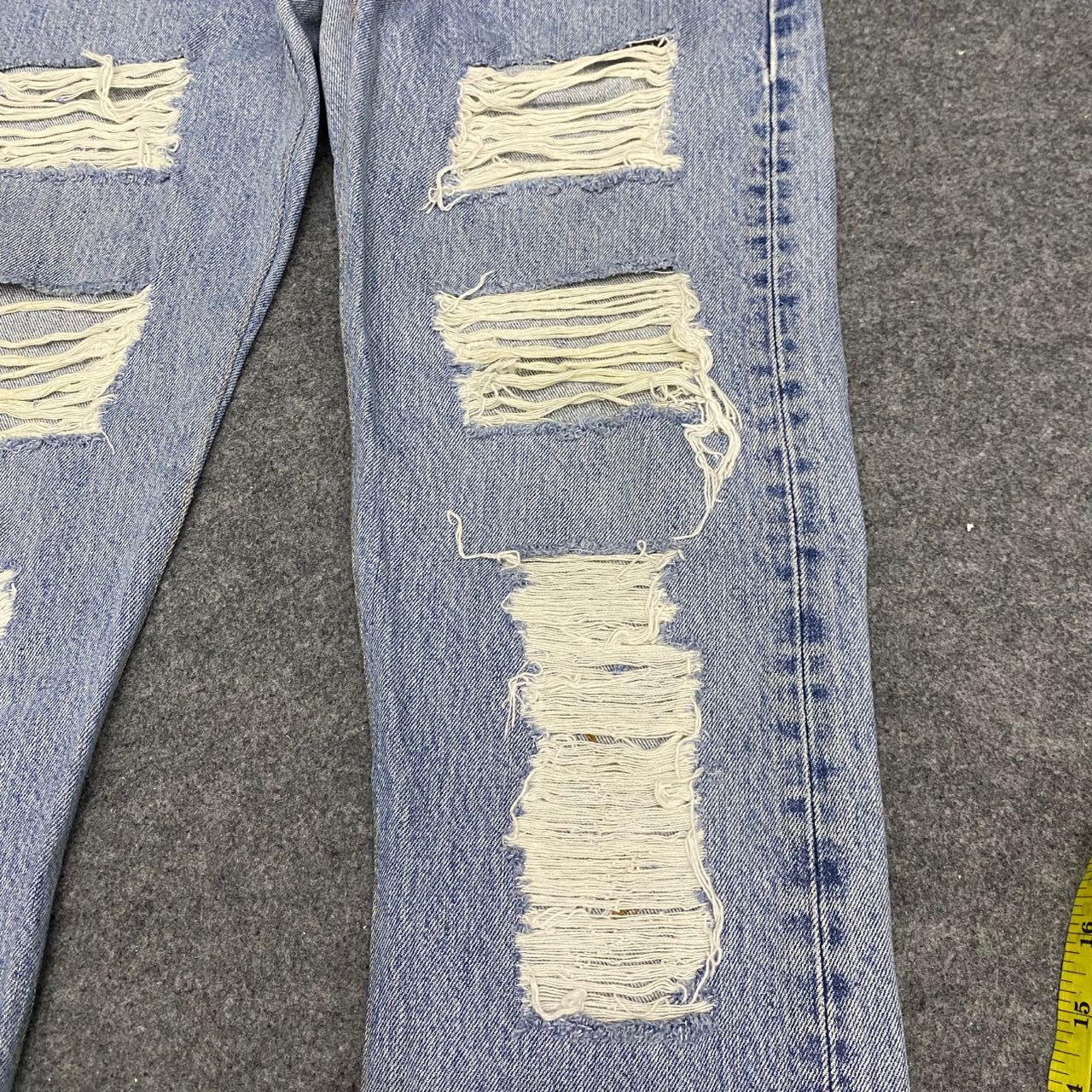 Levi's 💥Vintage Levis 501 Distressed denim Kurt Cobain Style Size US 32 / EU 48 - 18 Thumbnail