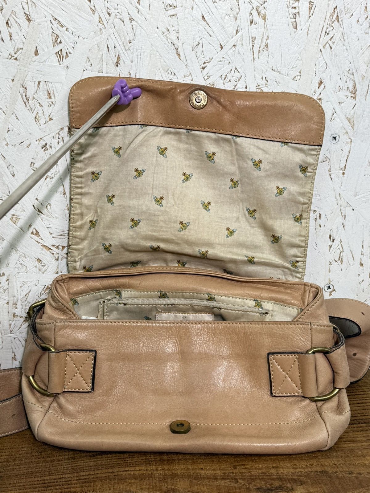 Vivienne Westwood Vivienne Westwood Beige Leather Shoulder Bag Pre-Loved Size ONE SIZE - 10 Thumbnail