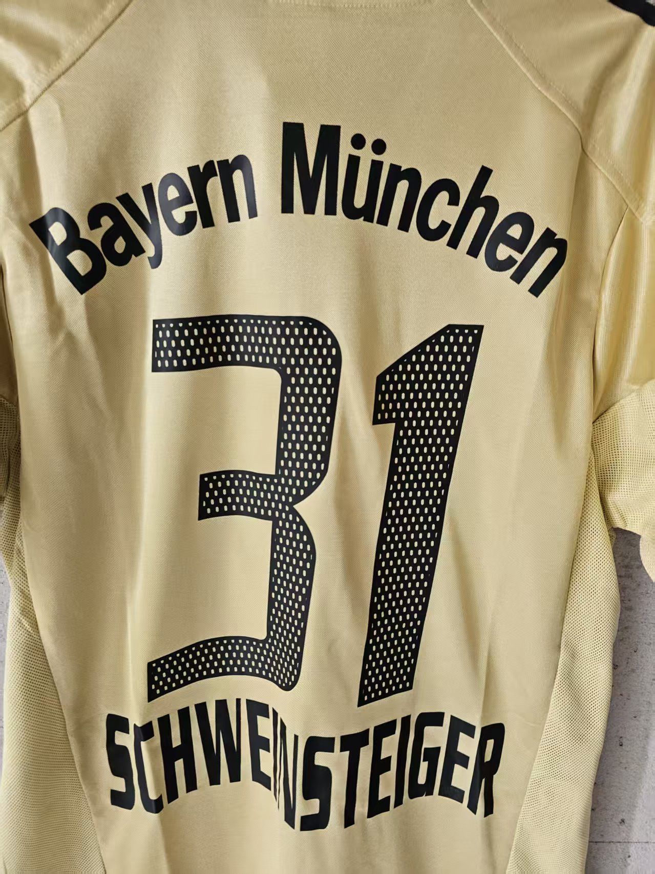 Other 2004 2005 Bayern Munich #31 Schweinsteiger Jersey Size US L / EU 52-54 / 3 - 4 Thumbnail