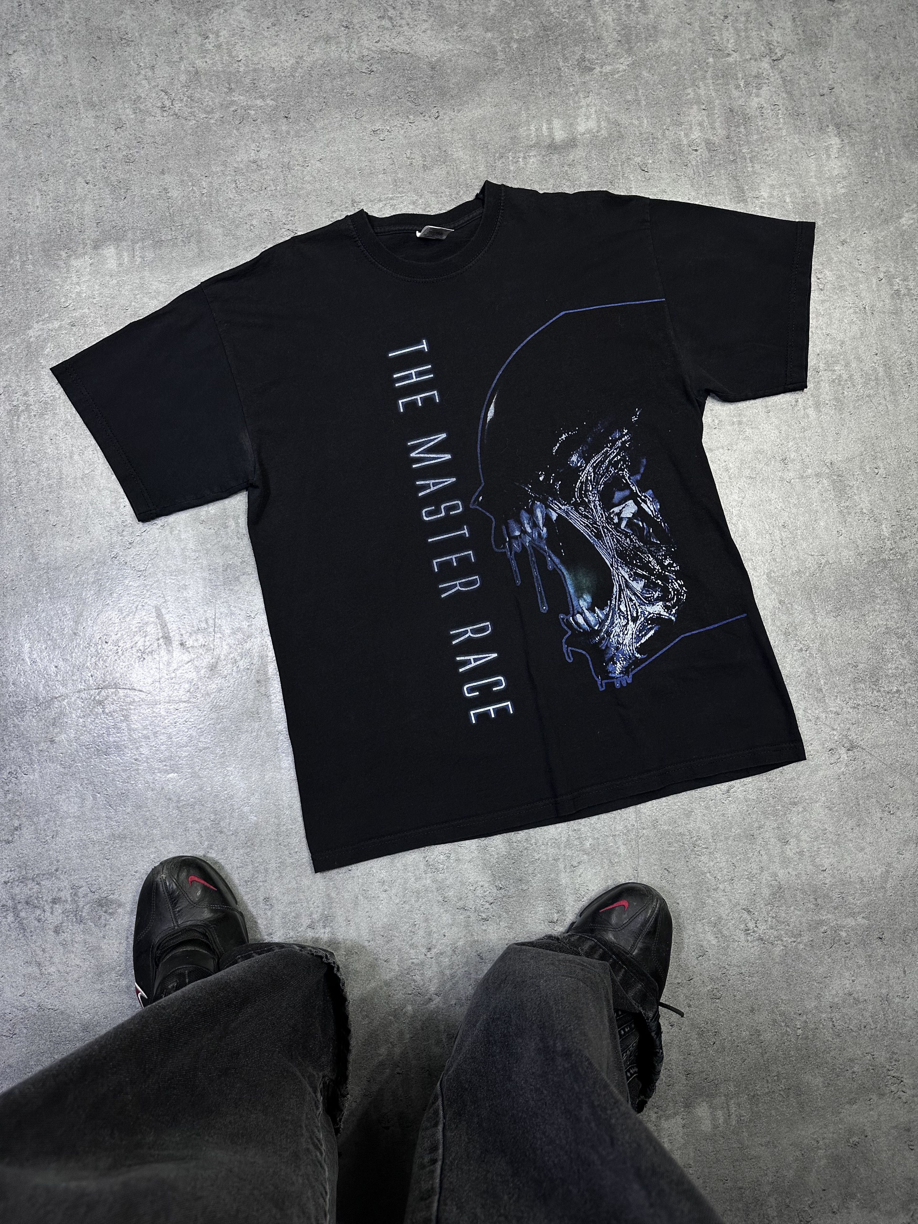 Vintage The master race alien vs predator movie merch tshirt Size US L / EU 52-54 / 3 - 1 Thumbnail