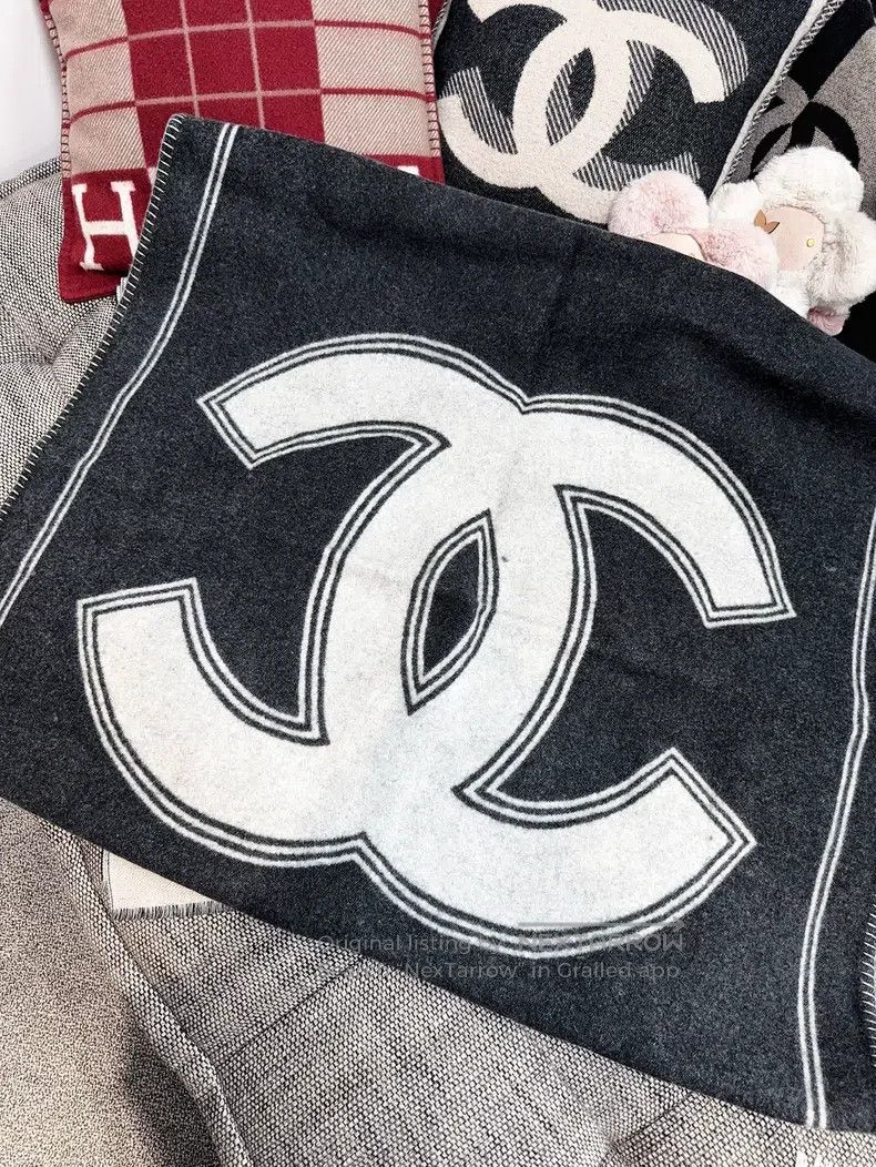 Chanel Chanel 21B Classic Double C Logo Double-sided Cashmere Bla Size ONE SIZE - 3 Thumbnail