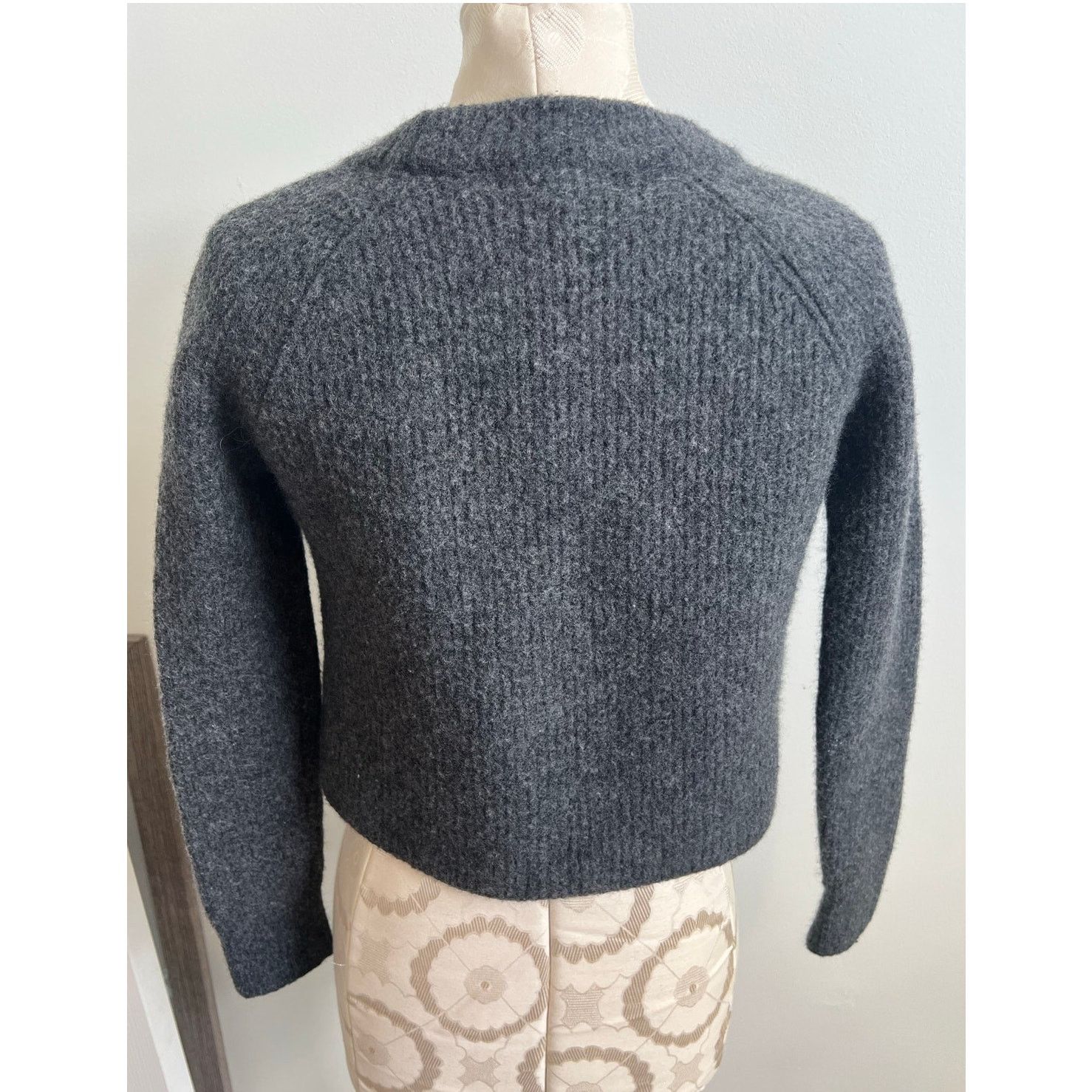 Banana Republic Banana Republic Cropped Wool Blend Knit Sweater Medium Size M / US 6-8 / IT 42-44 - 4 Thumbnail