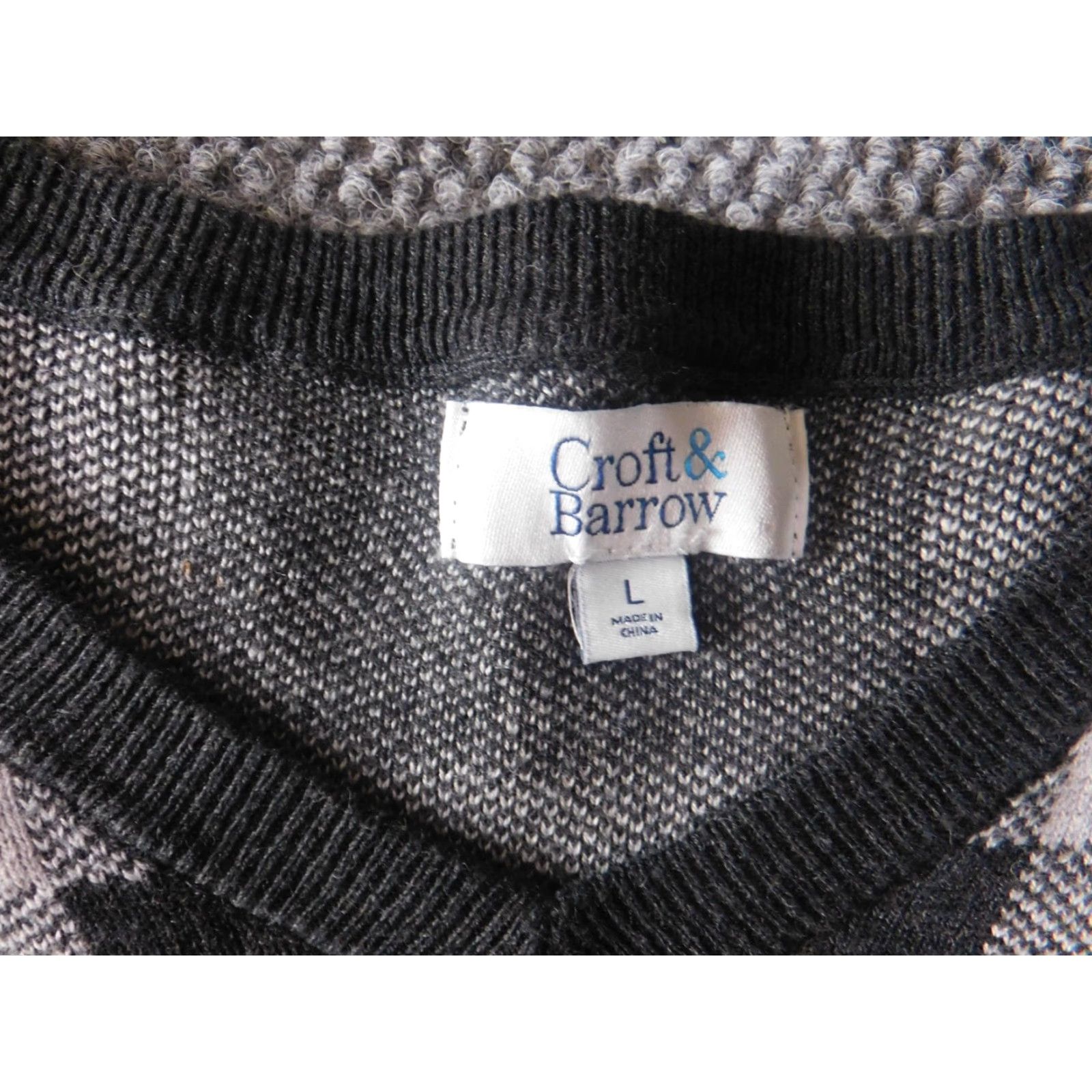 Croft & Barrow **Croft & Barrow Men's Large Black Plaid Pullover V-Neck Sweater** User: Croft & Barrow Men's Large Black Plaid Pullover V-Neck Sweater Size US L / EU 52-54 / 3 - 4 Thumbnail