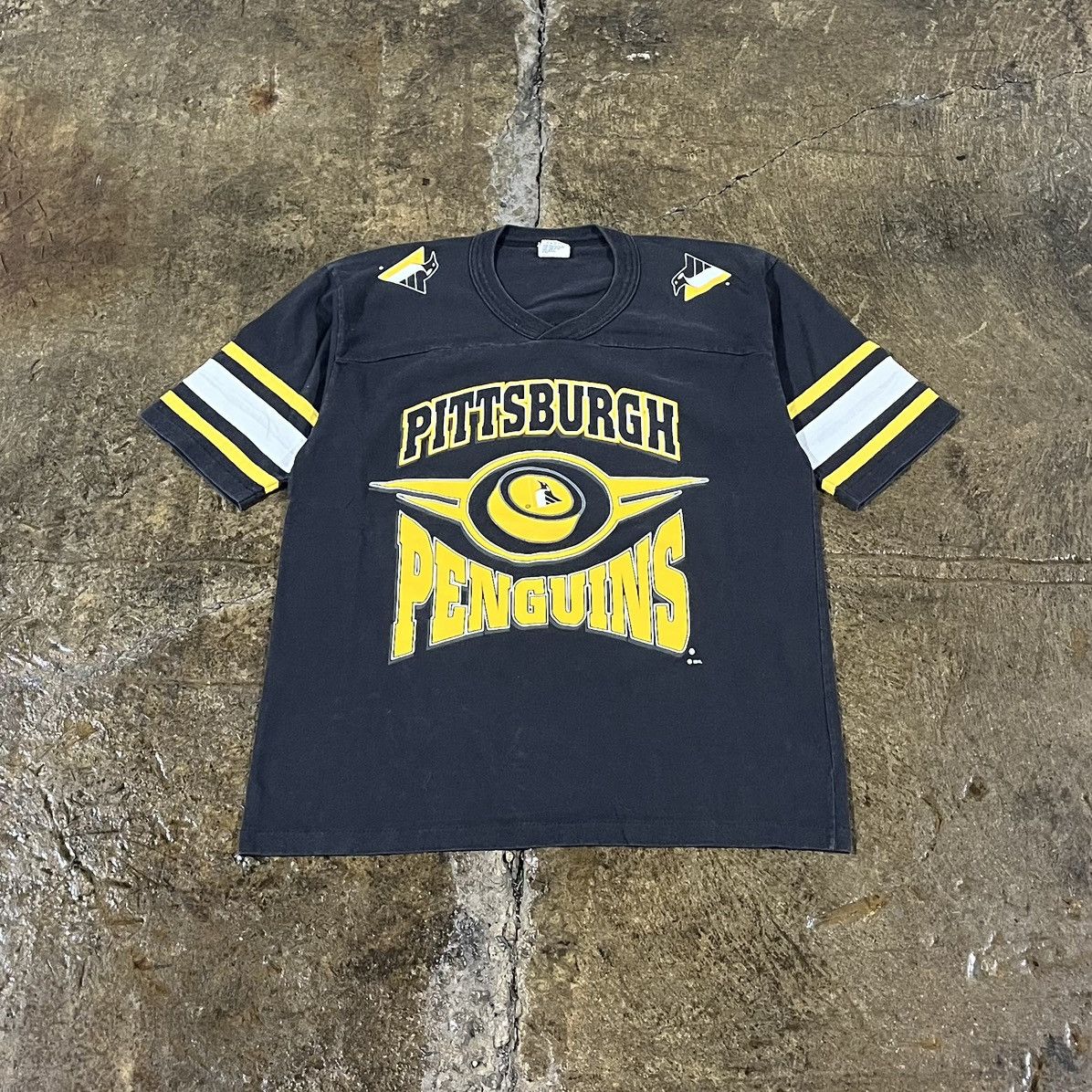 NHL × Vintage Vintage 90s Pittsburgh Penguins NHL Hockey Jersey Shirt Size US S / EU 44-46 / 1 - 1 Thumbnail