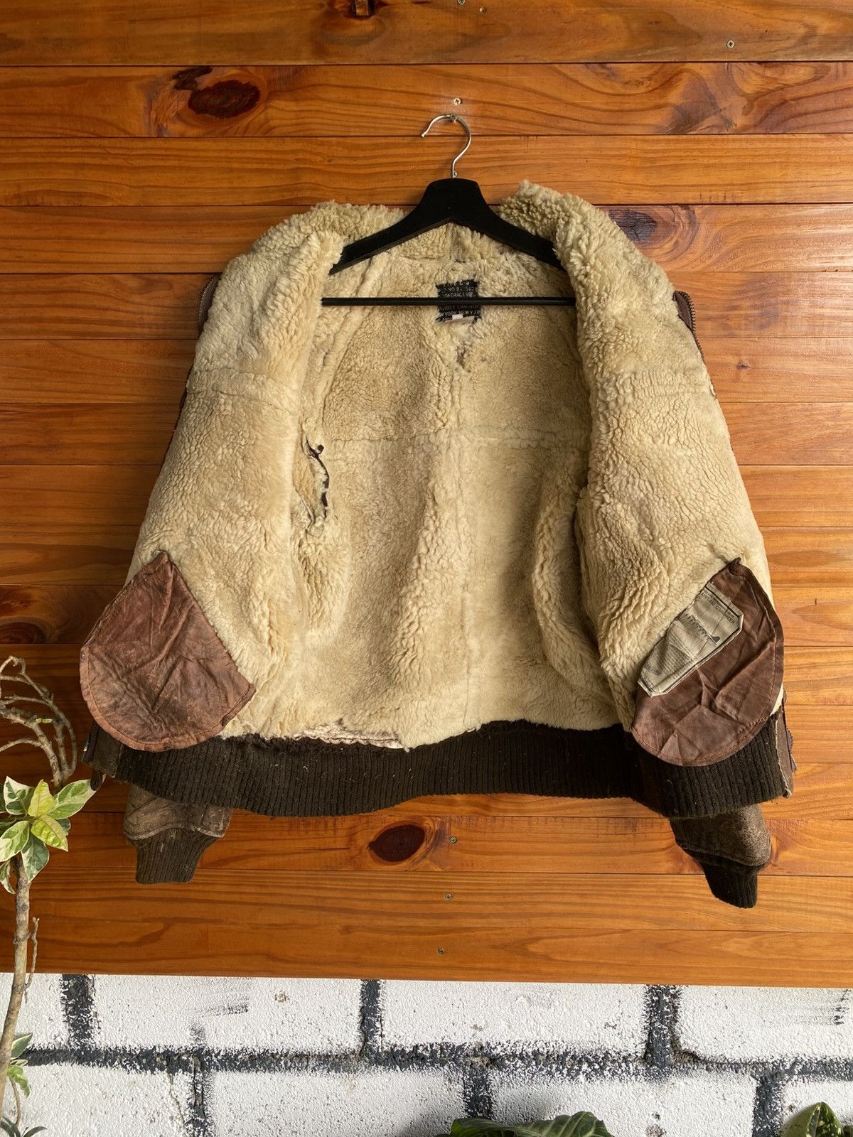 Avirex Vintage 80s AVIREX B-3 Shearling Flight Jacket | Distressed Size US S / EU 44-46 / 1 - 14 Thumbnail