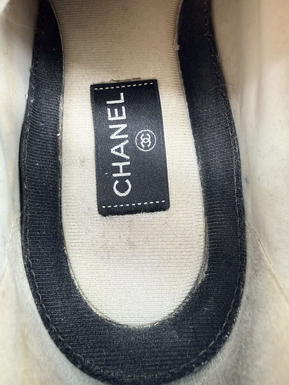 Chanel Size 7.5 - Chanel CC Logo Sneaker White Size US 7.5 / EU 40-41 - 8 Thumbnail